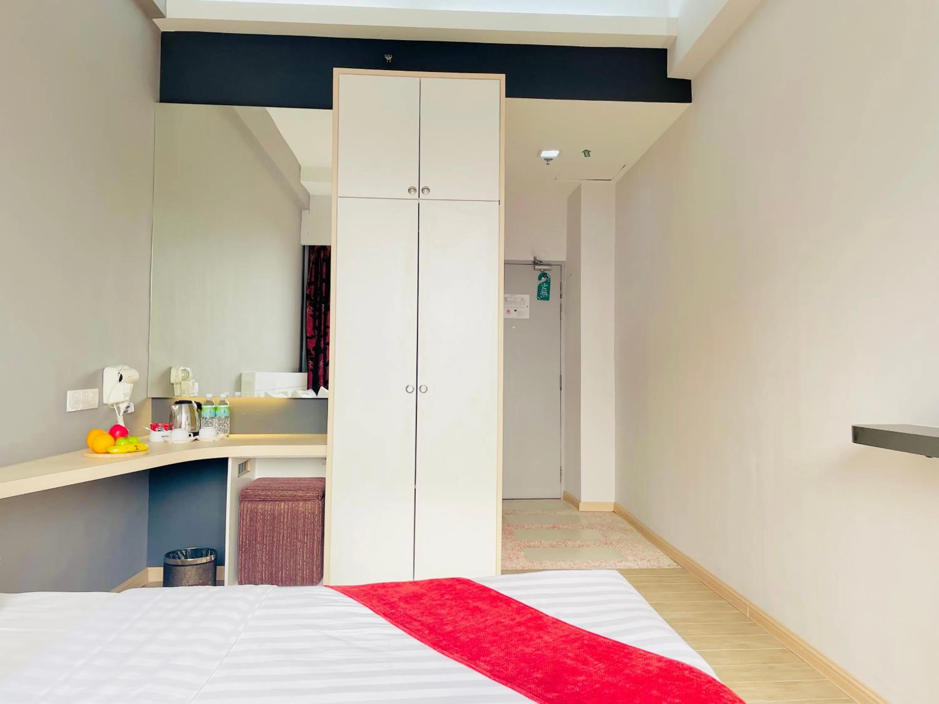 Photo of the whole room, Bed in La Boss Hotel