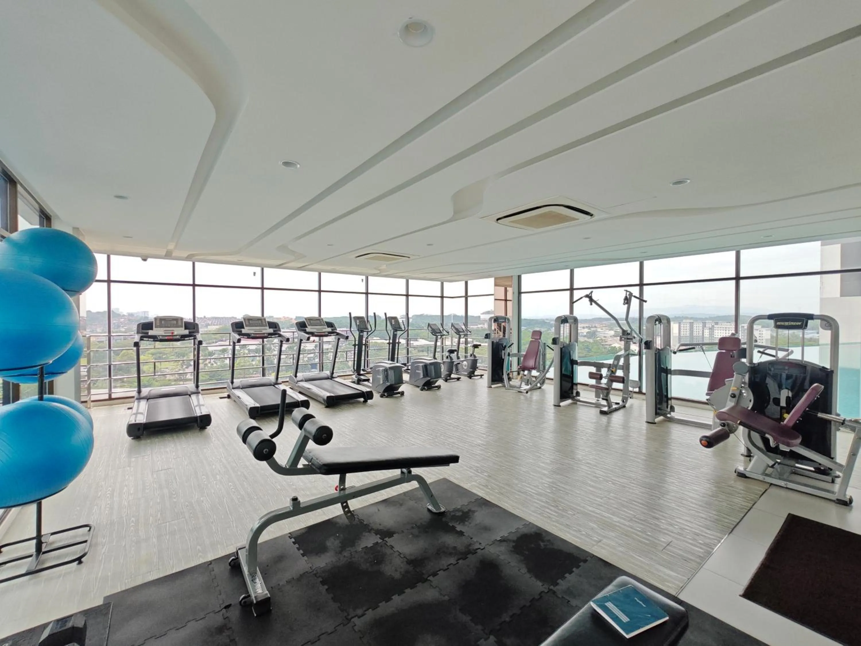 Fitness centre/facilities in Kempas Dsummit Residences by Antlerzone