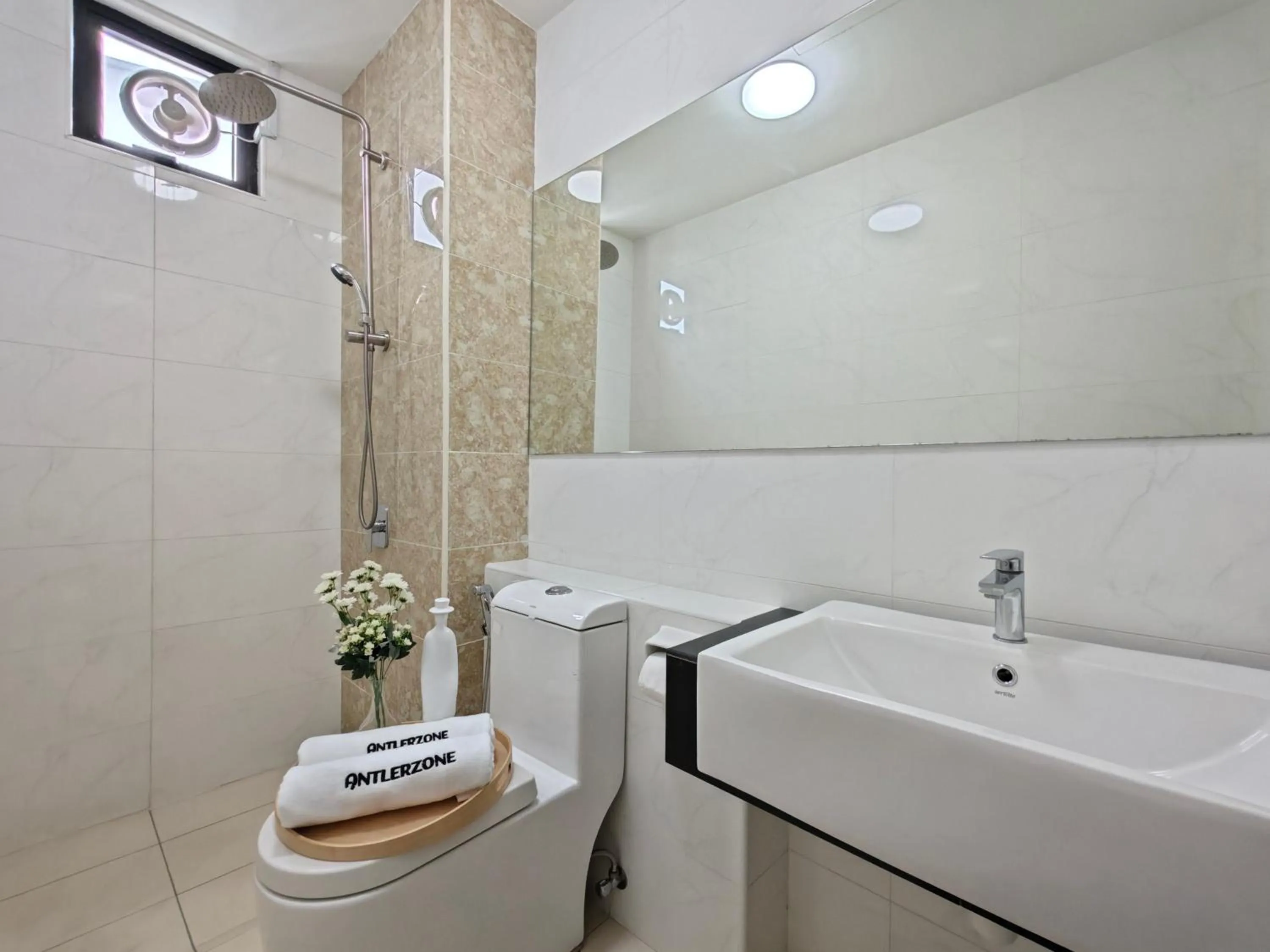 Bathroom in Kempas Dsummit Residences by Antlerzone