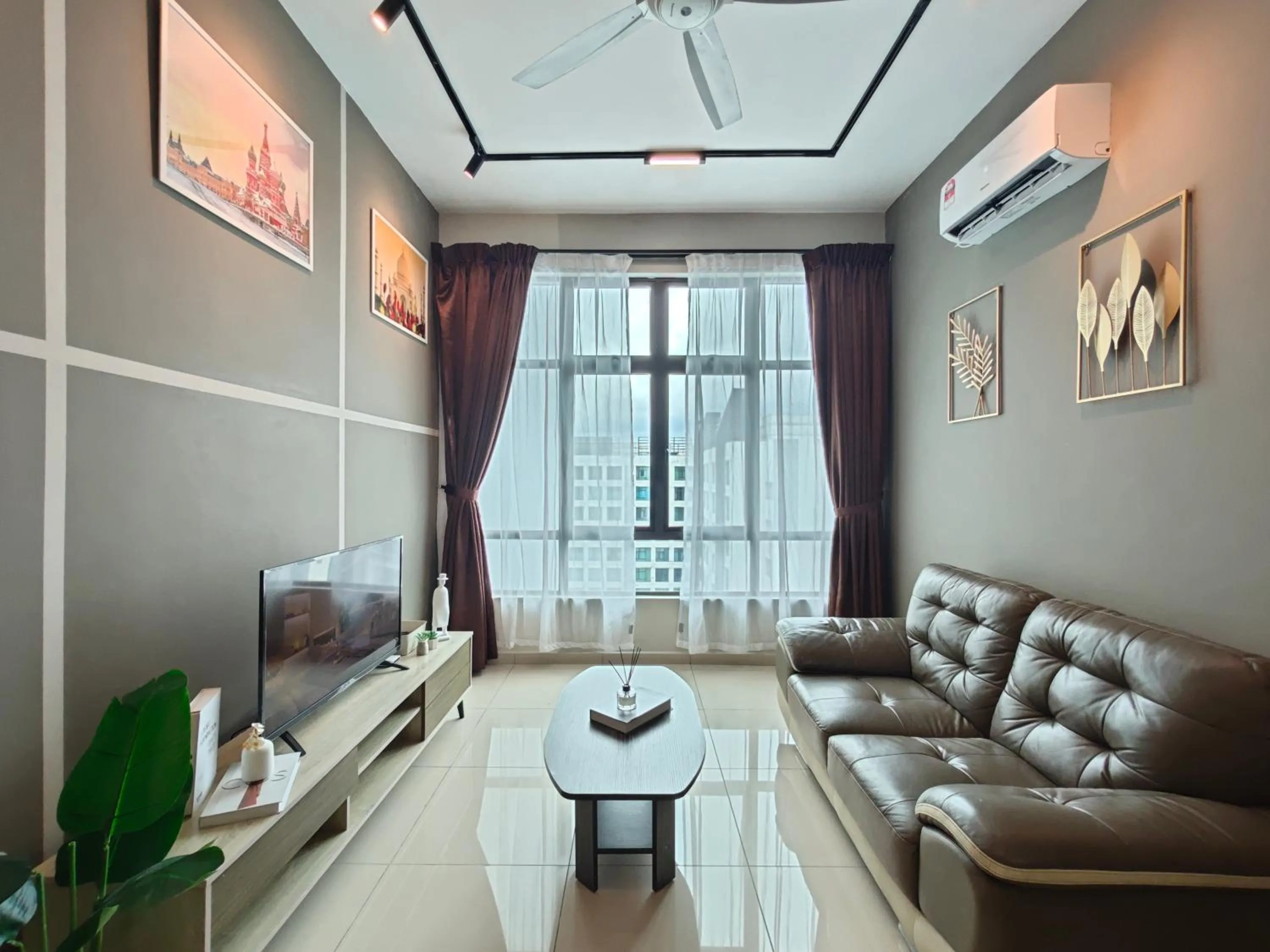 Living room in Kempas Dsummit Residences by Antlerzone