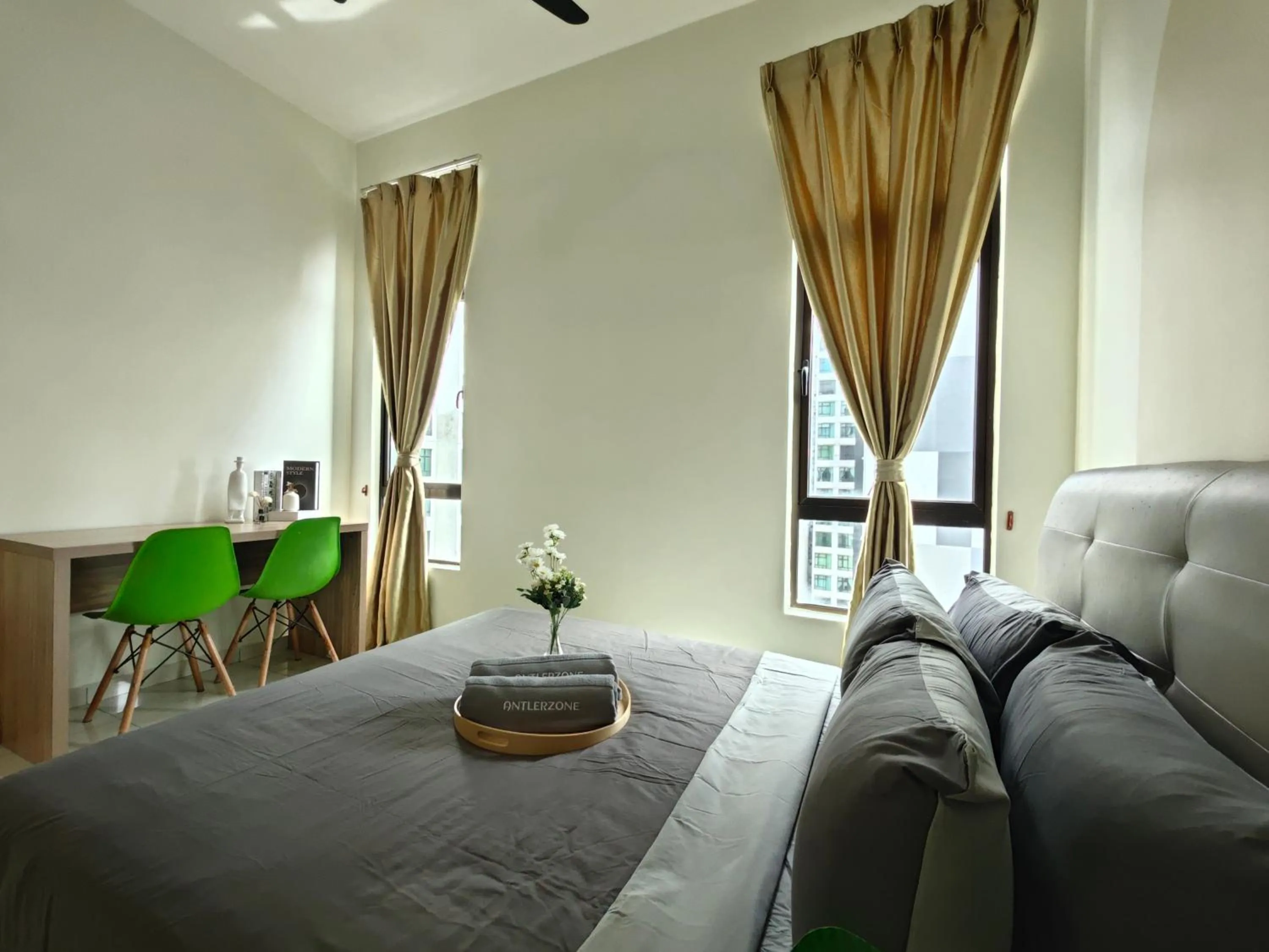 Bedroom, Bed in Kempas Dsummit Residences by Antlerzone