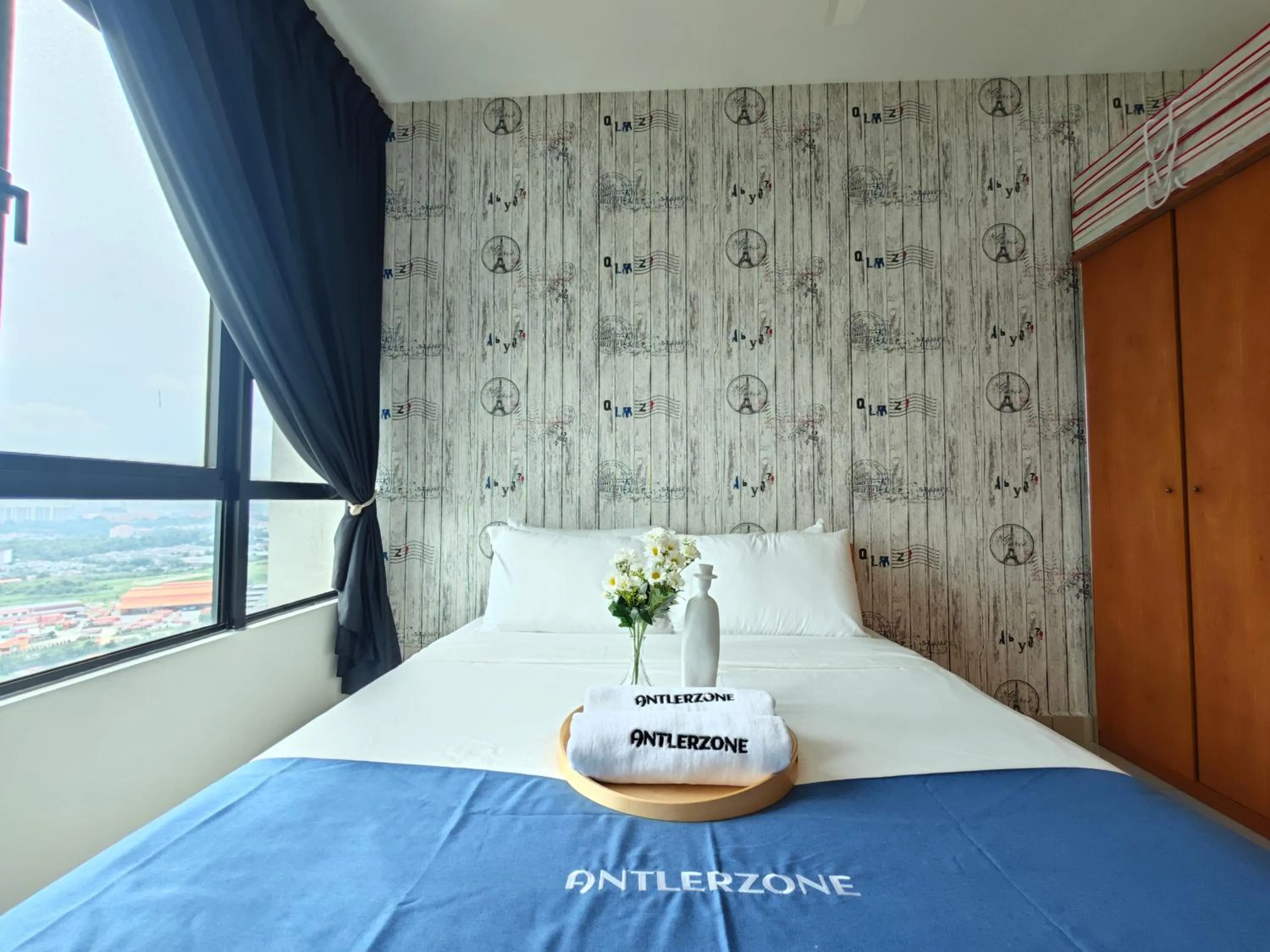 Bedroom, Bed in Kempas Dsummit Residences by Antlerzone