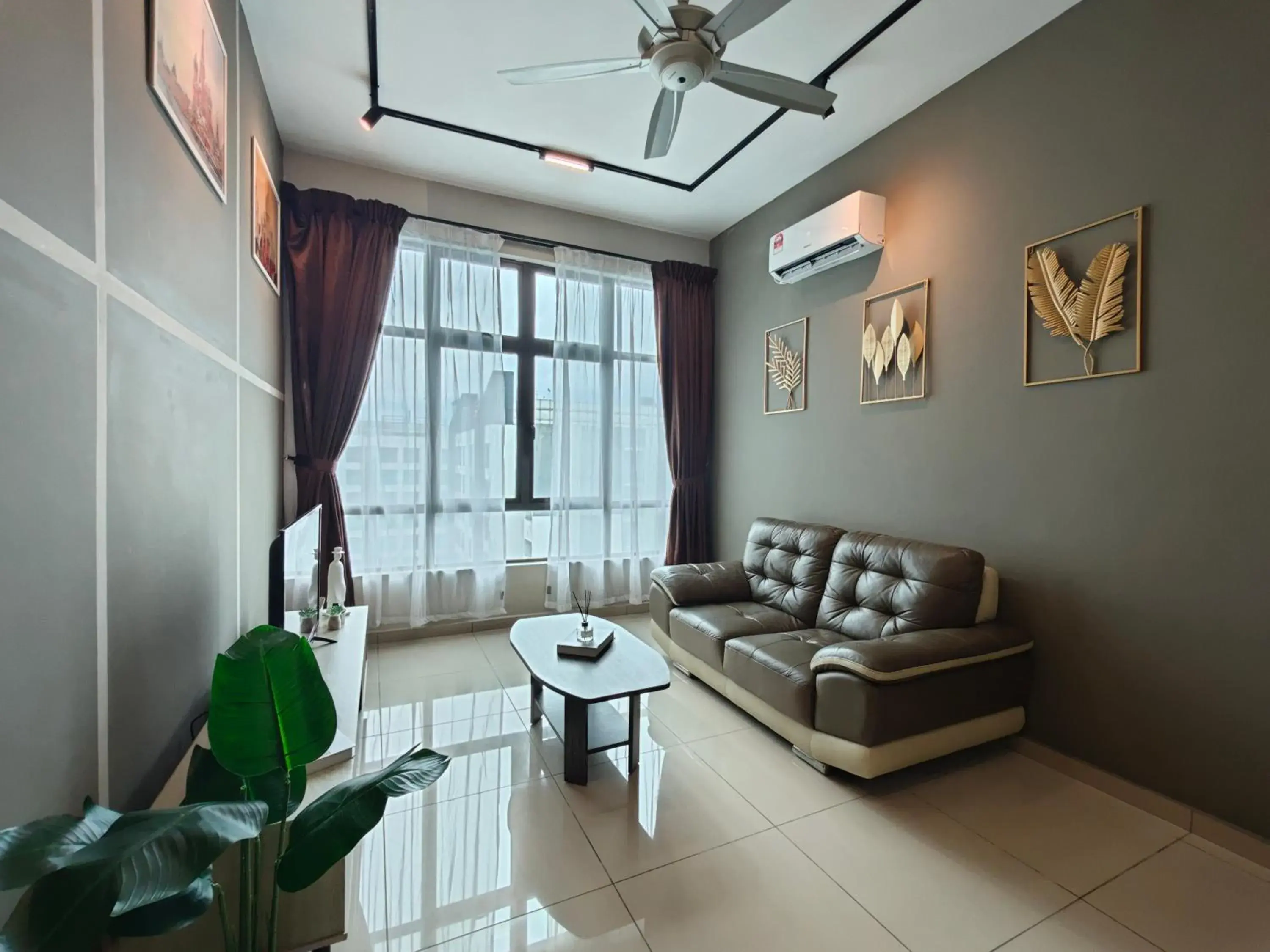 Living room in Kempas Dsummit Residences by Antlerzone Living room in Kempas Dsummit Residences by Antlerzone