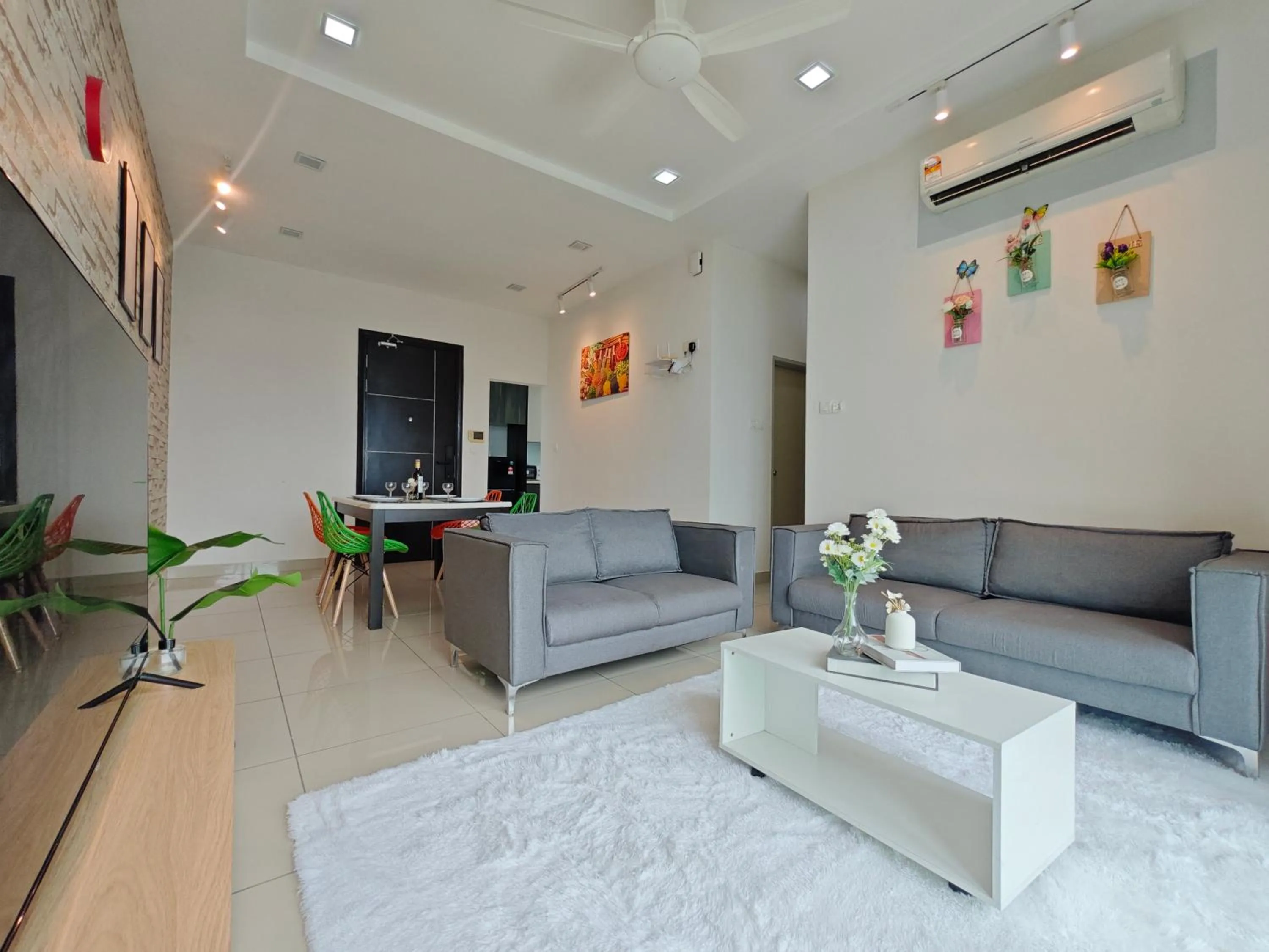 Living room in Kempas Dsummit Residences by Antlerzone