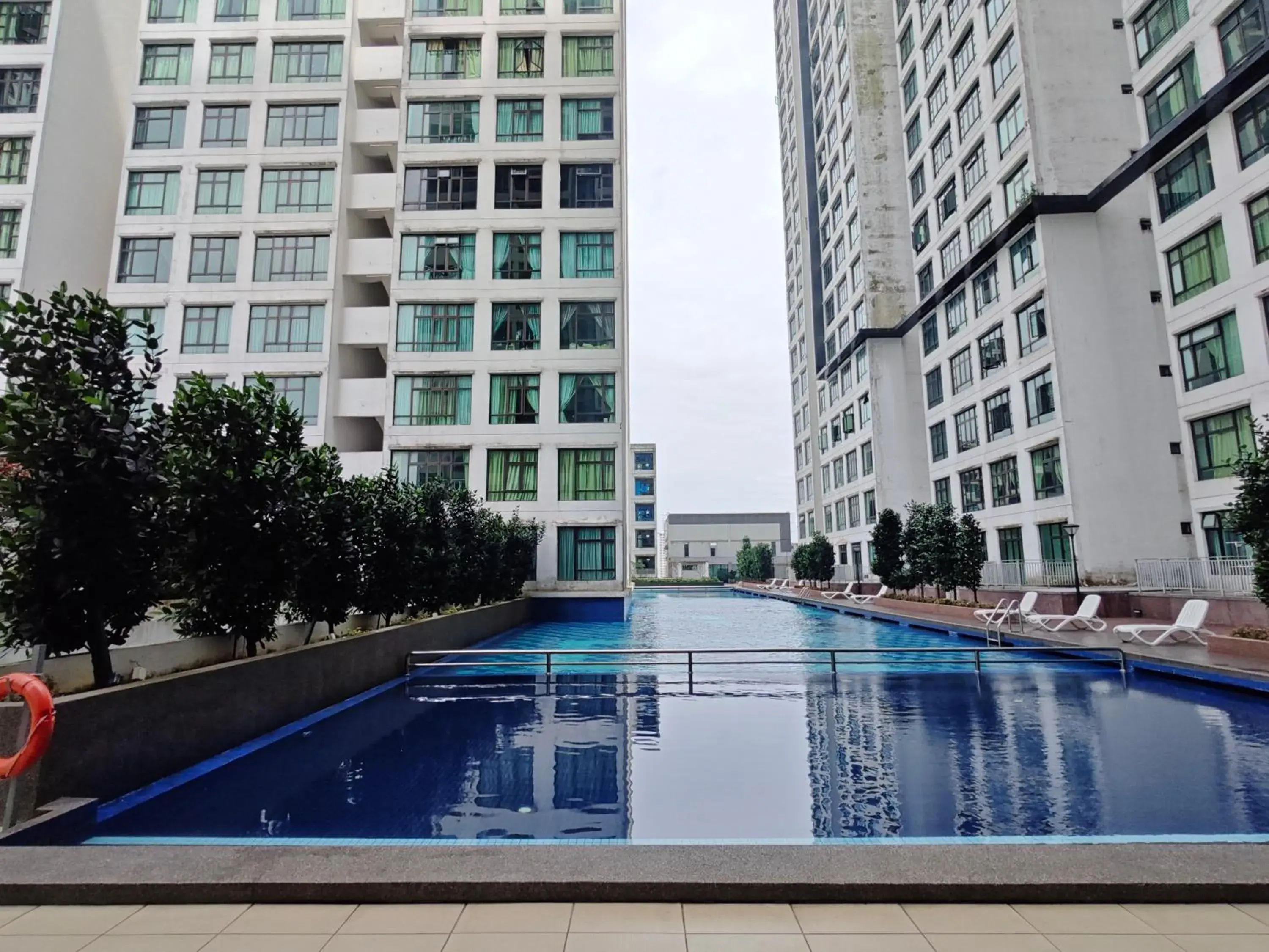 Swimming pool in Kempas Dsummit Residences by Antlerzone Swimming pool in Kempas Dsummit Residences by Antlerzone