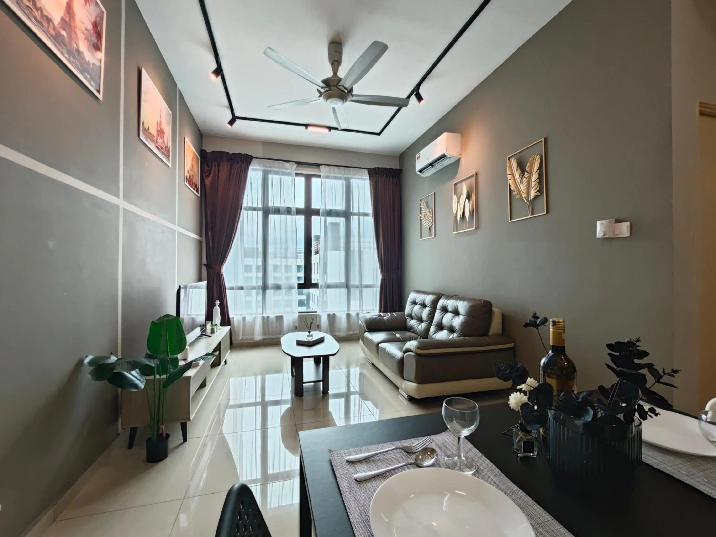 Living room in Kempas Dsummit Residences by Antlerzone