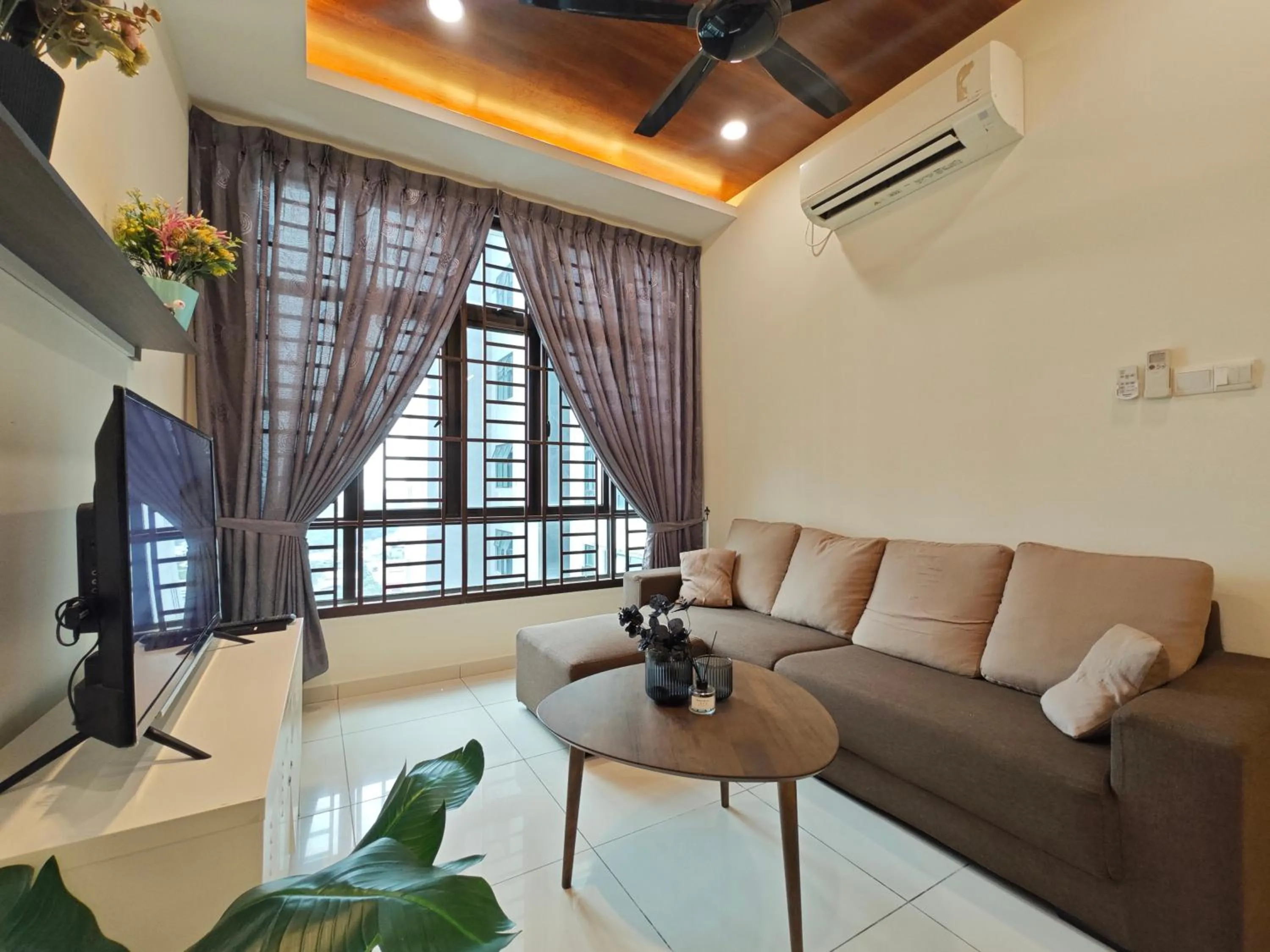 Living room in Kempas Dsummit Residences by Antlerzone