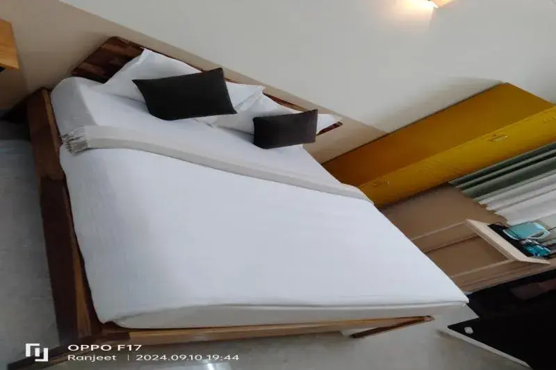 Budget Double or Twin Room in Tipiverse 144 Budget Double or Twin Room in Tipiverse 144