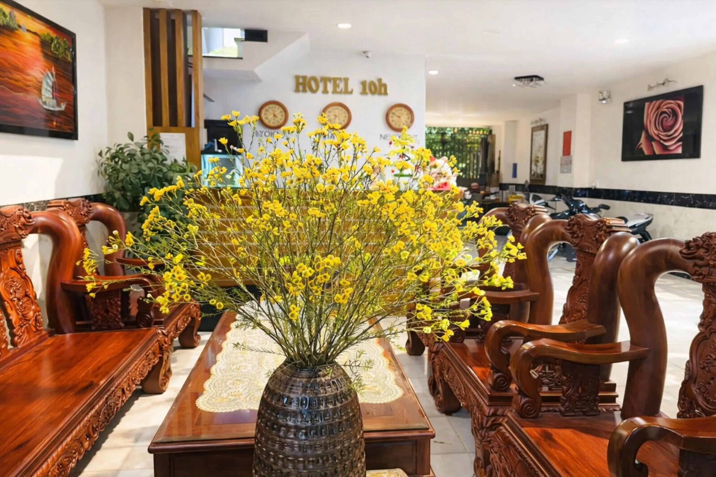 Seating area in 10h Hotel