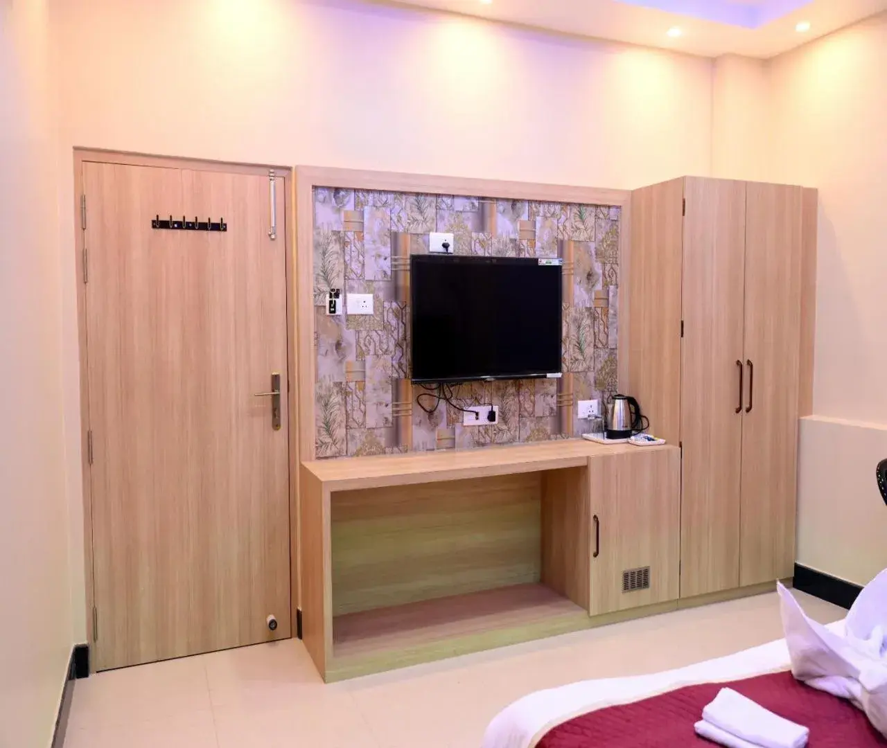 TV and multimedia, Bed in Hotel Shankara Residency TV and multimedia, Bed in Hotel Shankara Residency