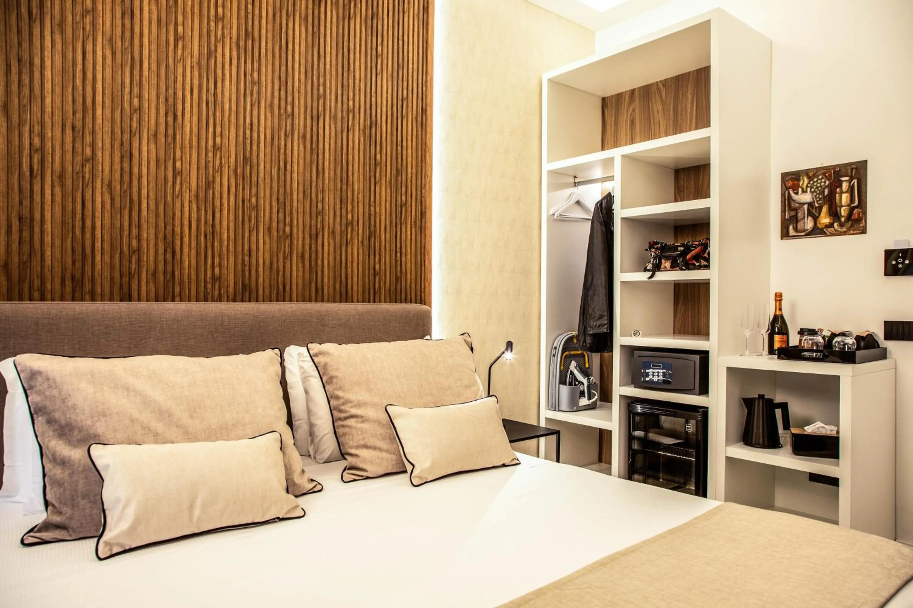 Coffee/tea facilities, Bed in Mamalu - Corso Umberto 35 - Studios and Suites