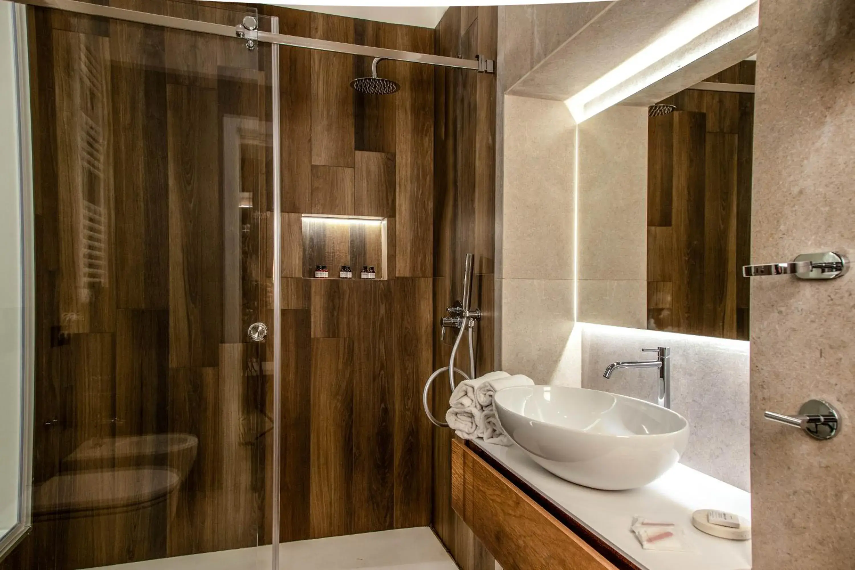 Shower in Mamalu - Corso Umberto 35 - Studios and Suites Shower in Mamalu - Corso Umberto 35 - Studios and Suites