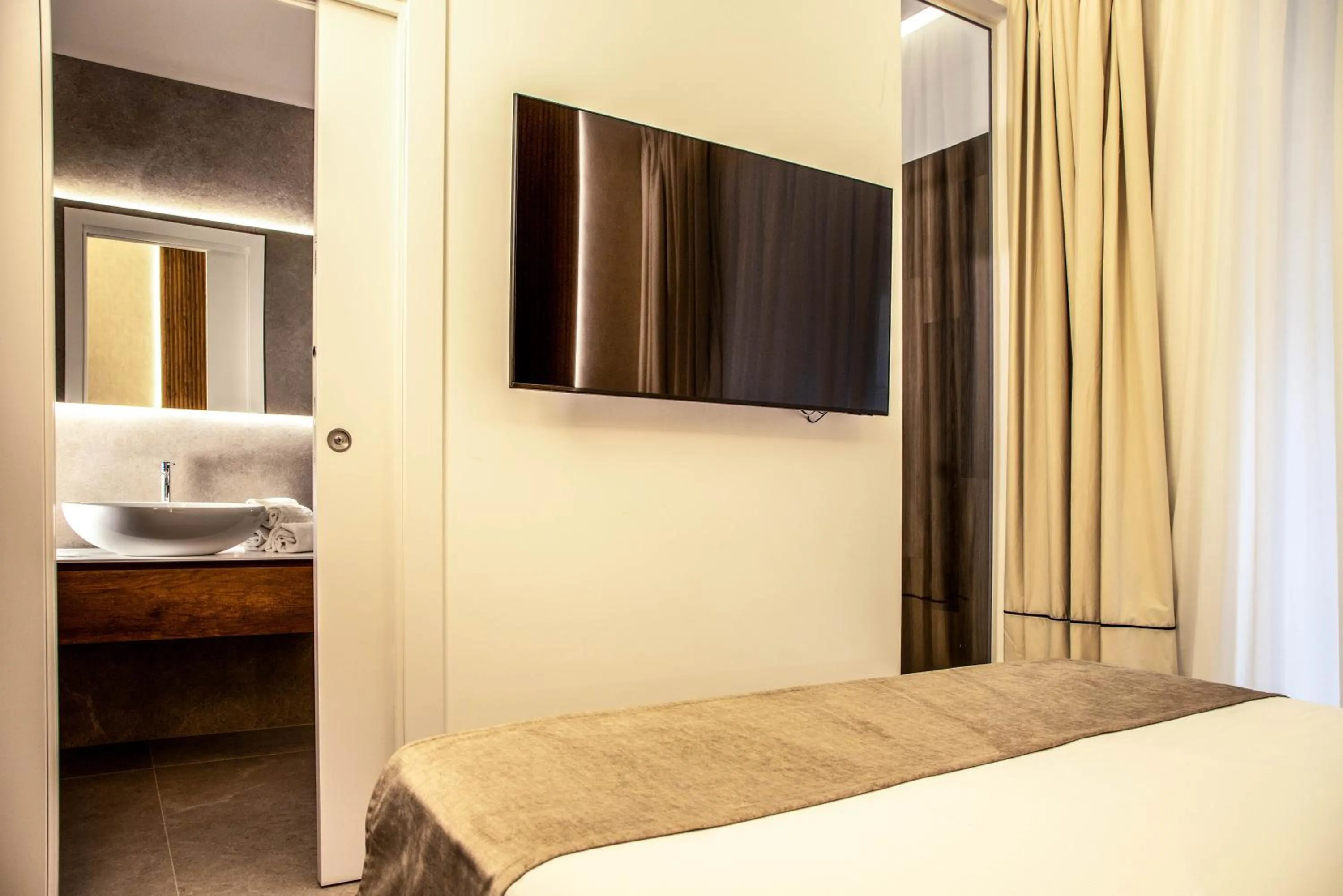 Bathroom, Bed in Mamalu - Corso Umberto 35 - Studios and Suites