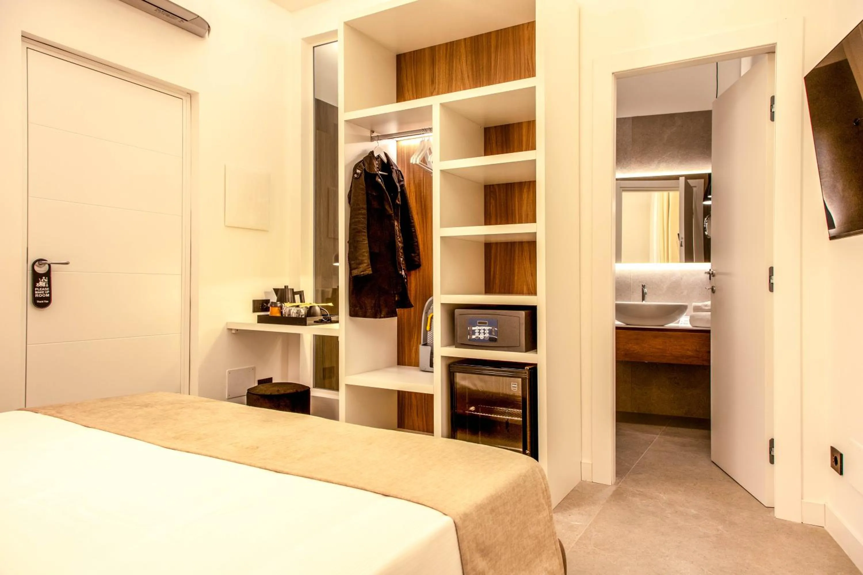 Bedroom, Bed in Mamalu - Corso Umberto 35 - Studios and Suites