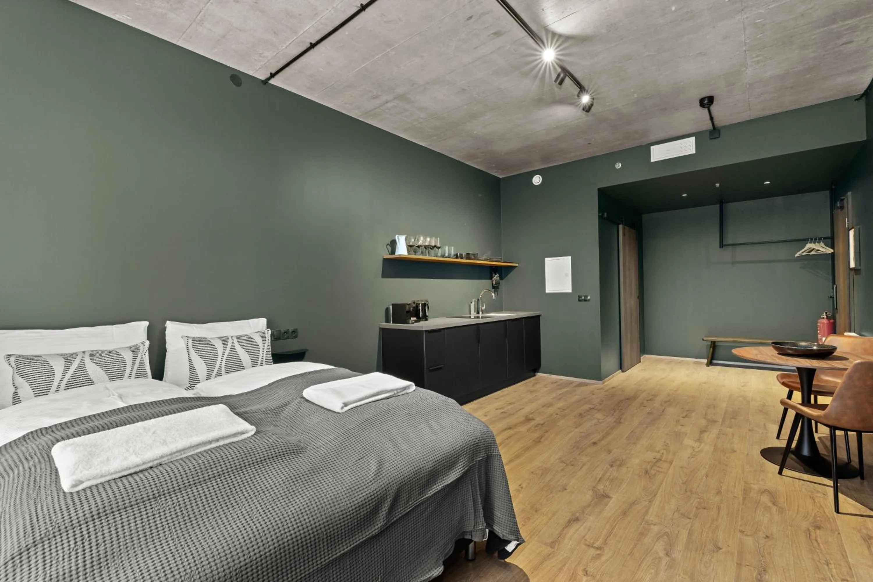 Bed in Aurora Nooks Apartments by Heimaleiga