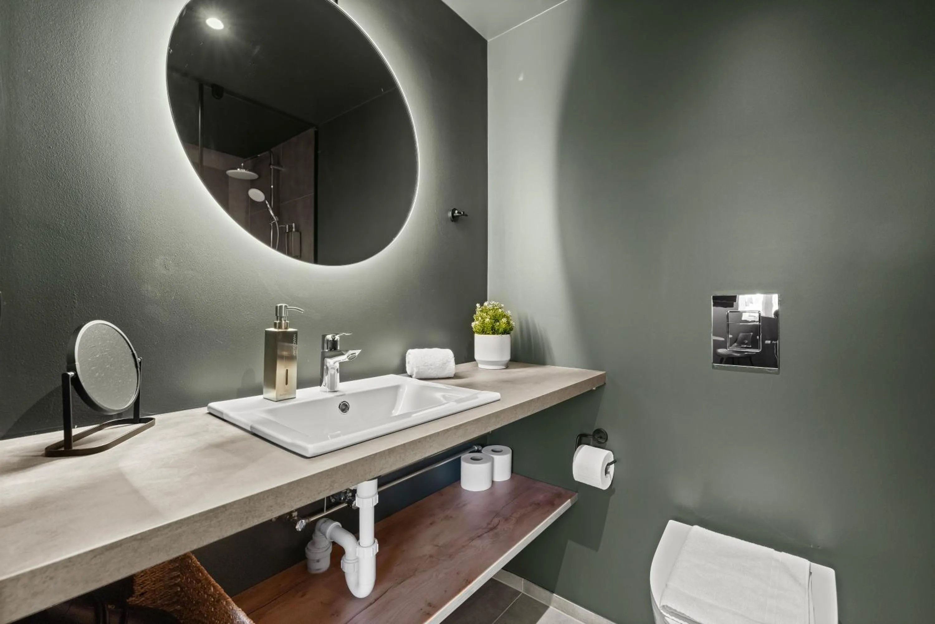 Bathroom in Aurora Nooks Apartments by Heimaleiga