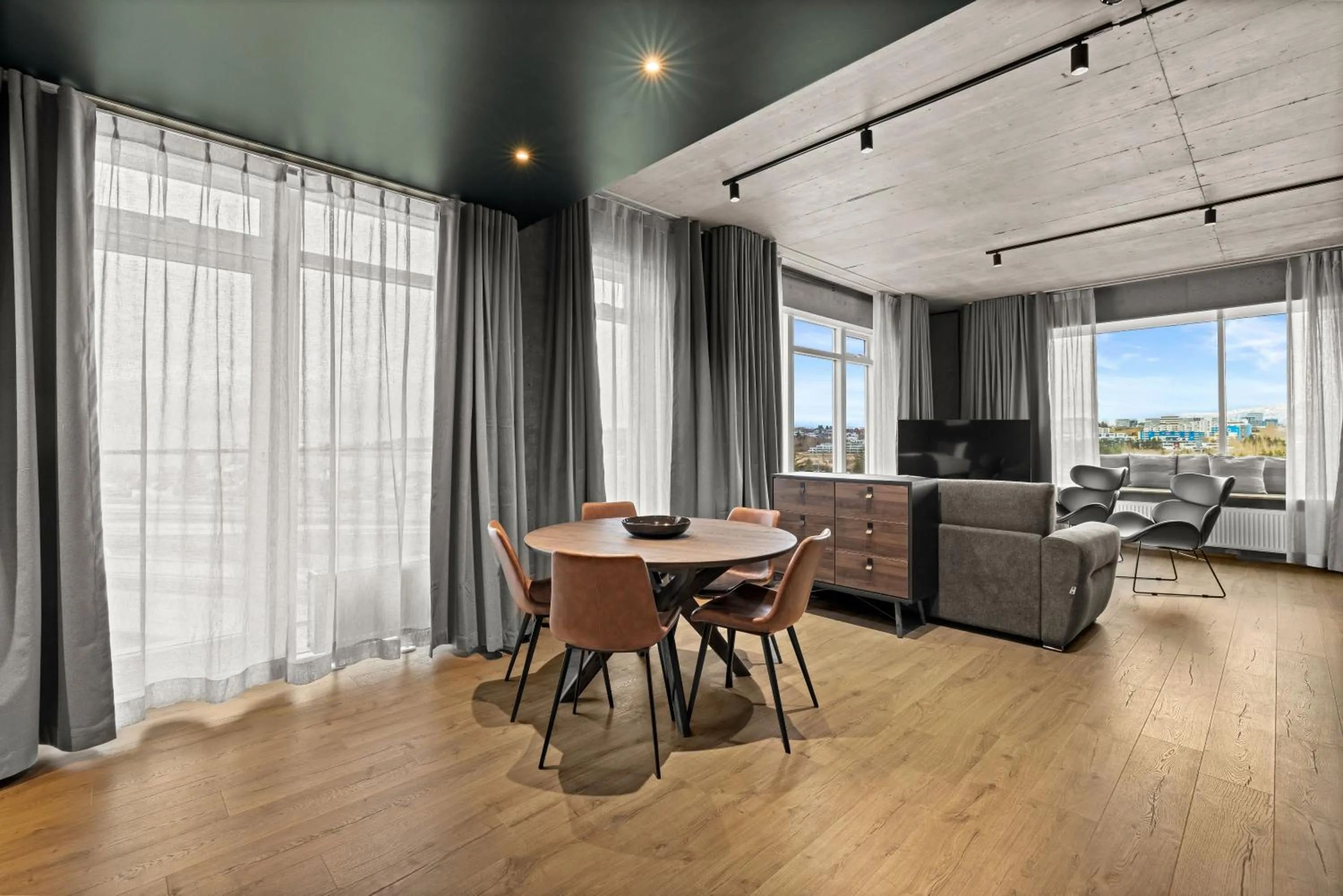 TV and multimedia in Aurora Nooks Apartments by Heimaleiga