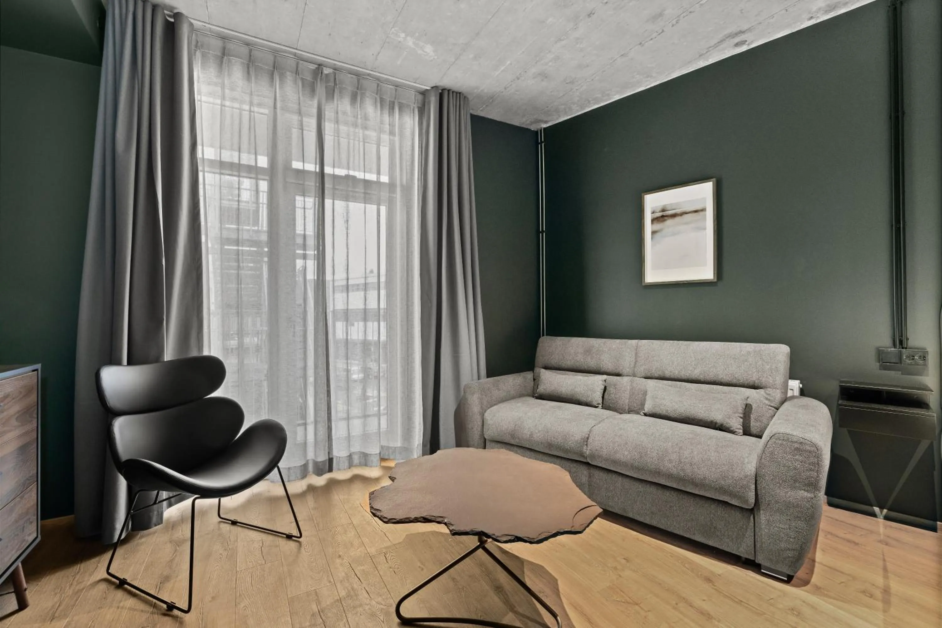 Seating area in Aurora Nooks Apartments by Heimaleiga