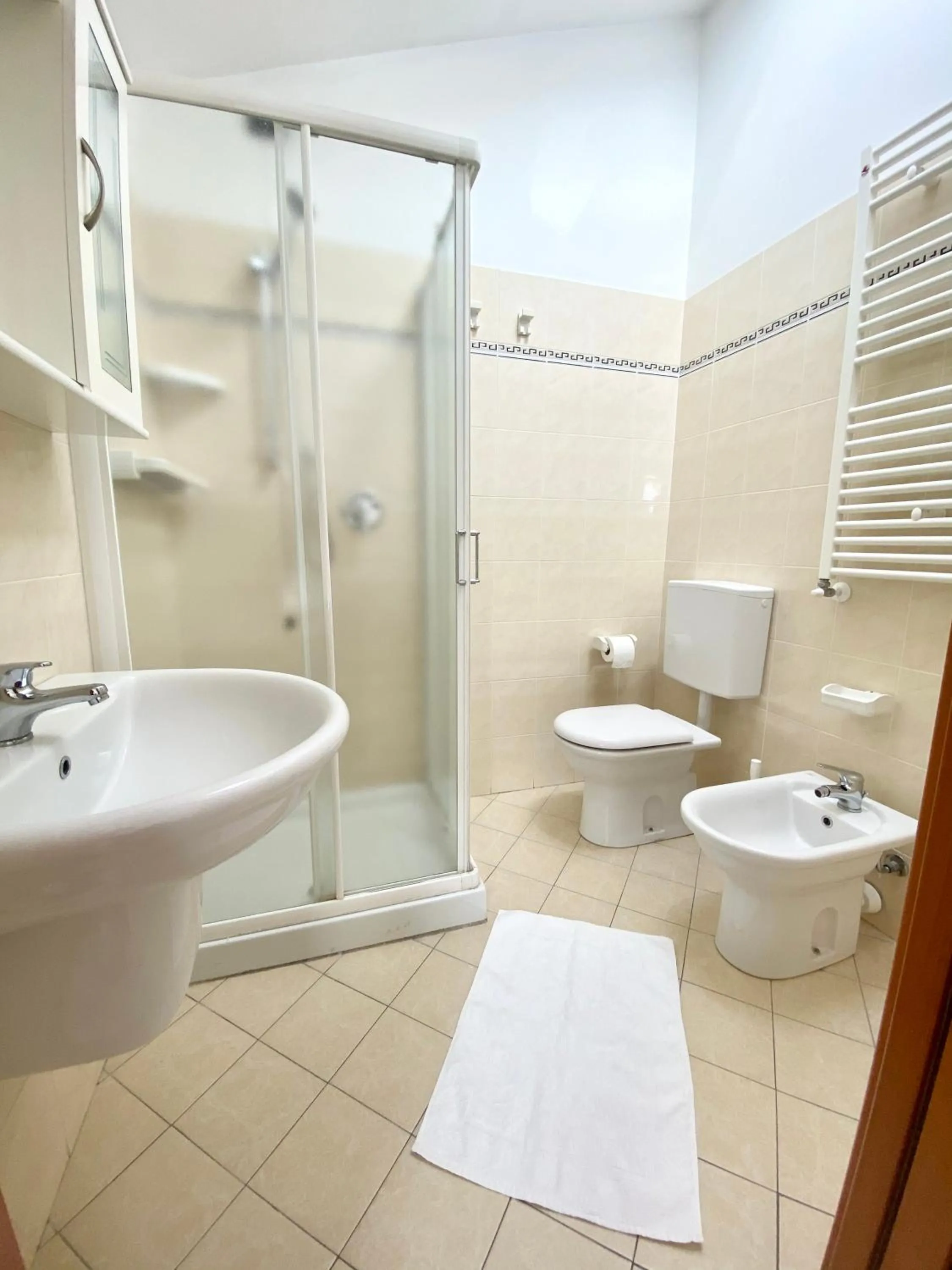 Shower in Albergo Villa Ada