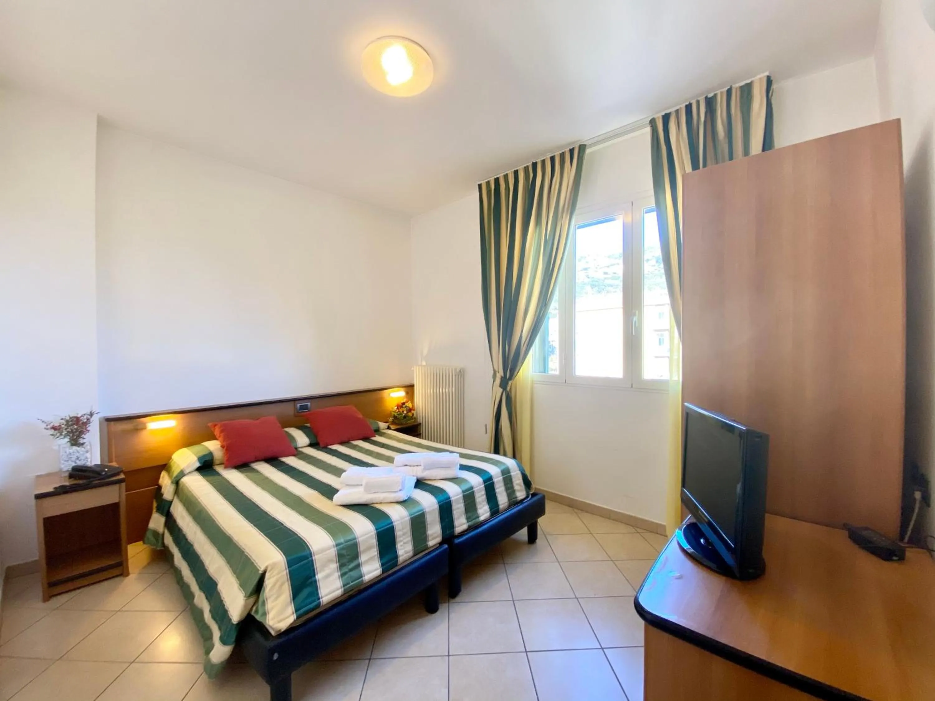 wedding, Bed in Albergo Villa Ada