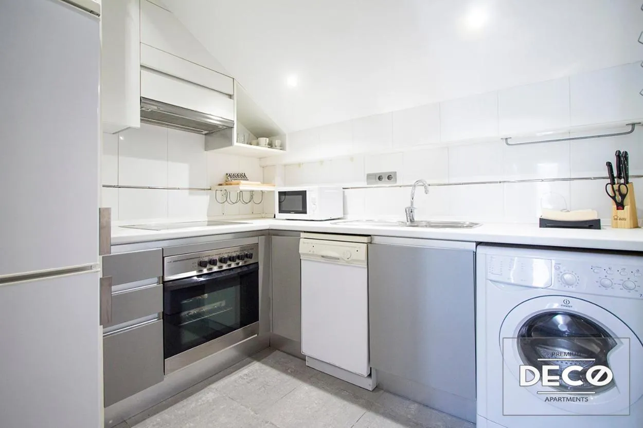 Kitchen or kitchenette in Apartamentos Conde Duque Decó