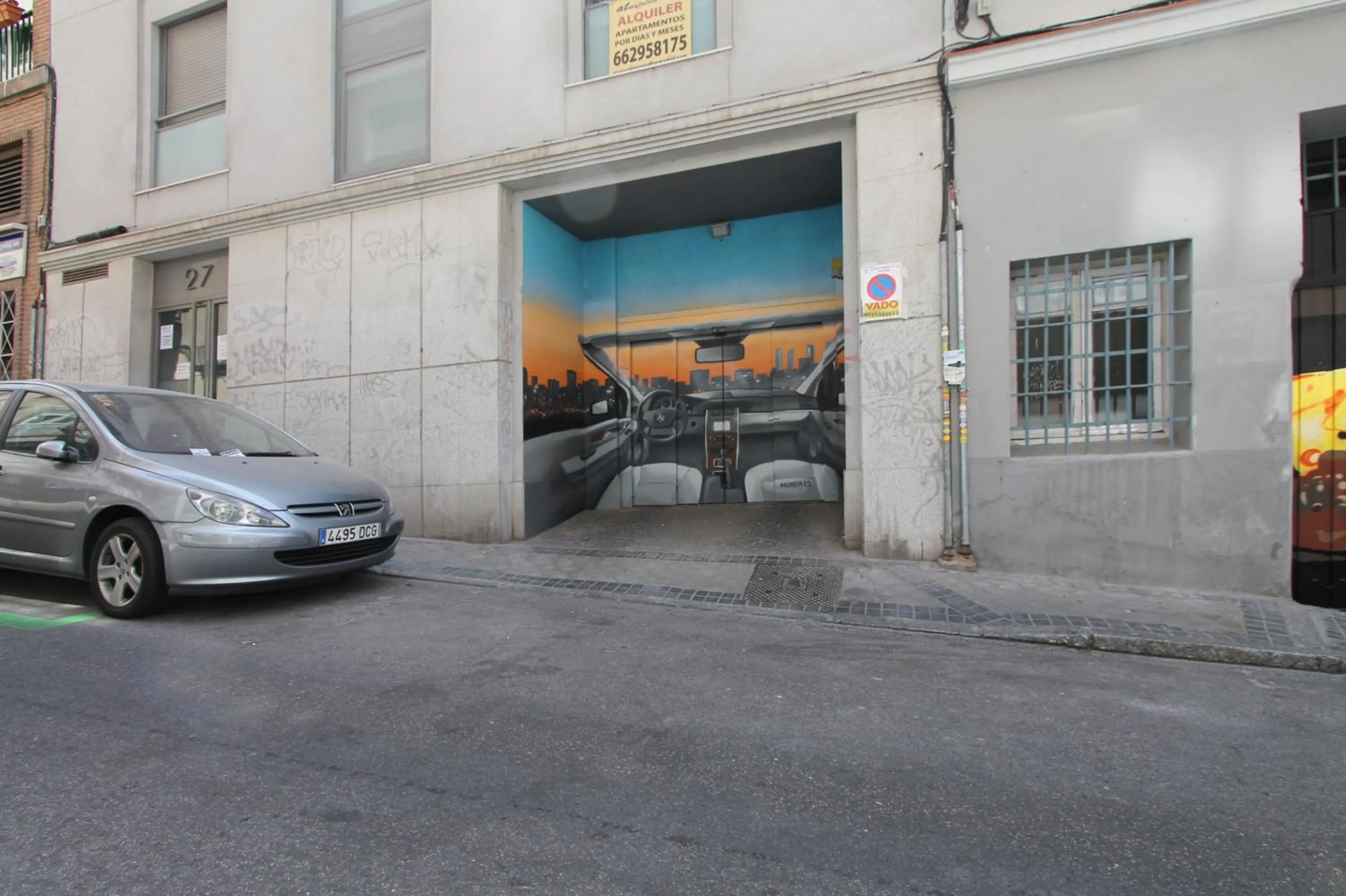 Facade/entrance in Apartamentos Conde Duque Decó