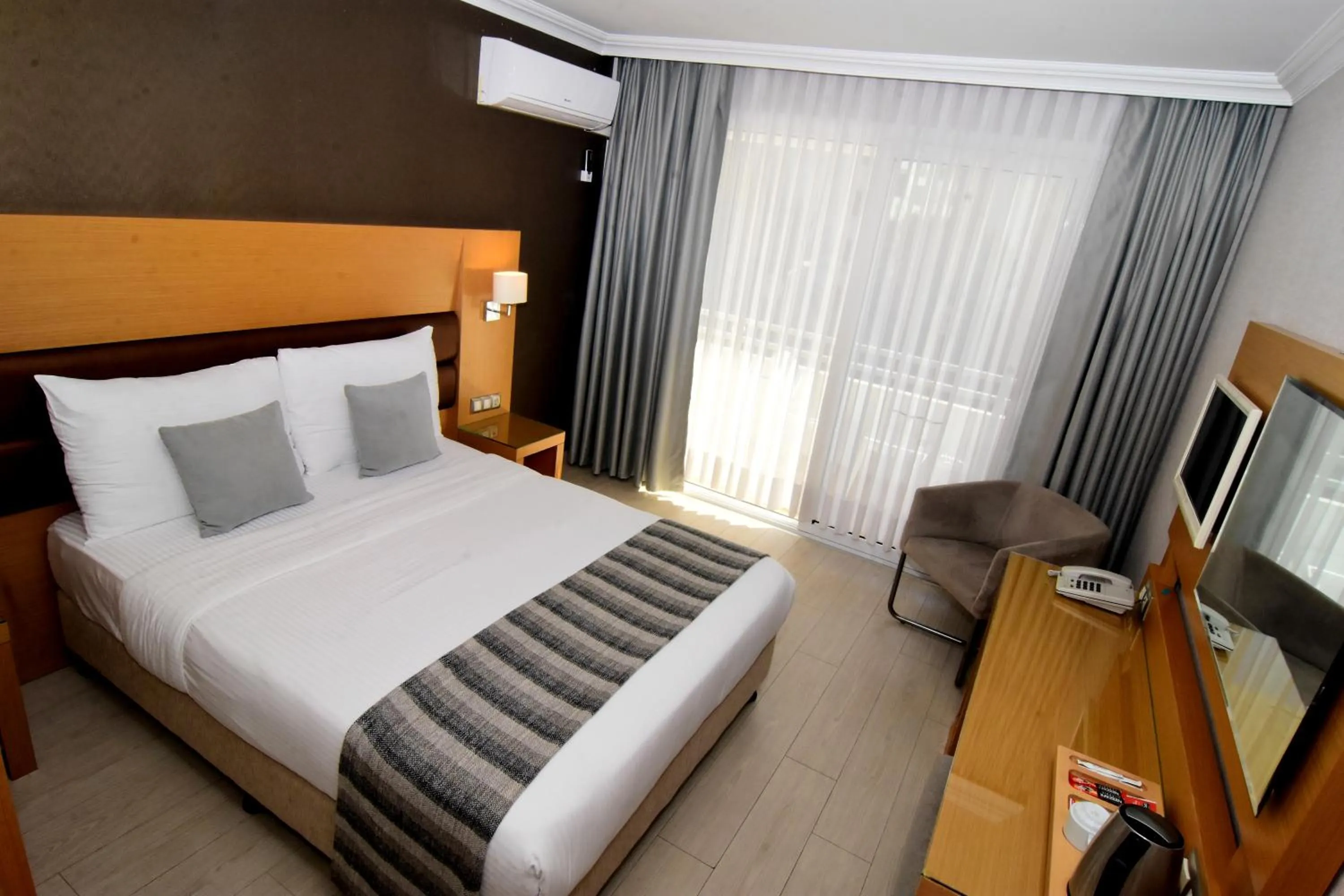 Photo of the whole room, Bed in Blue Bay Style