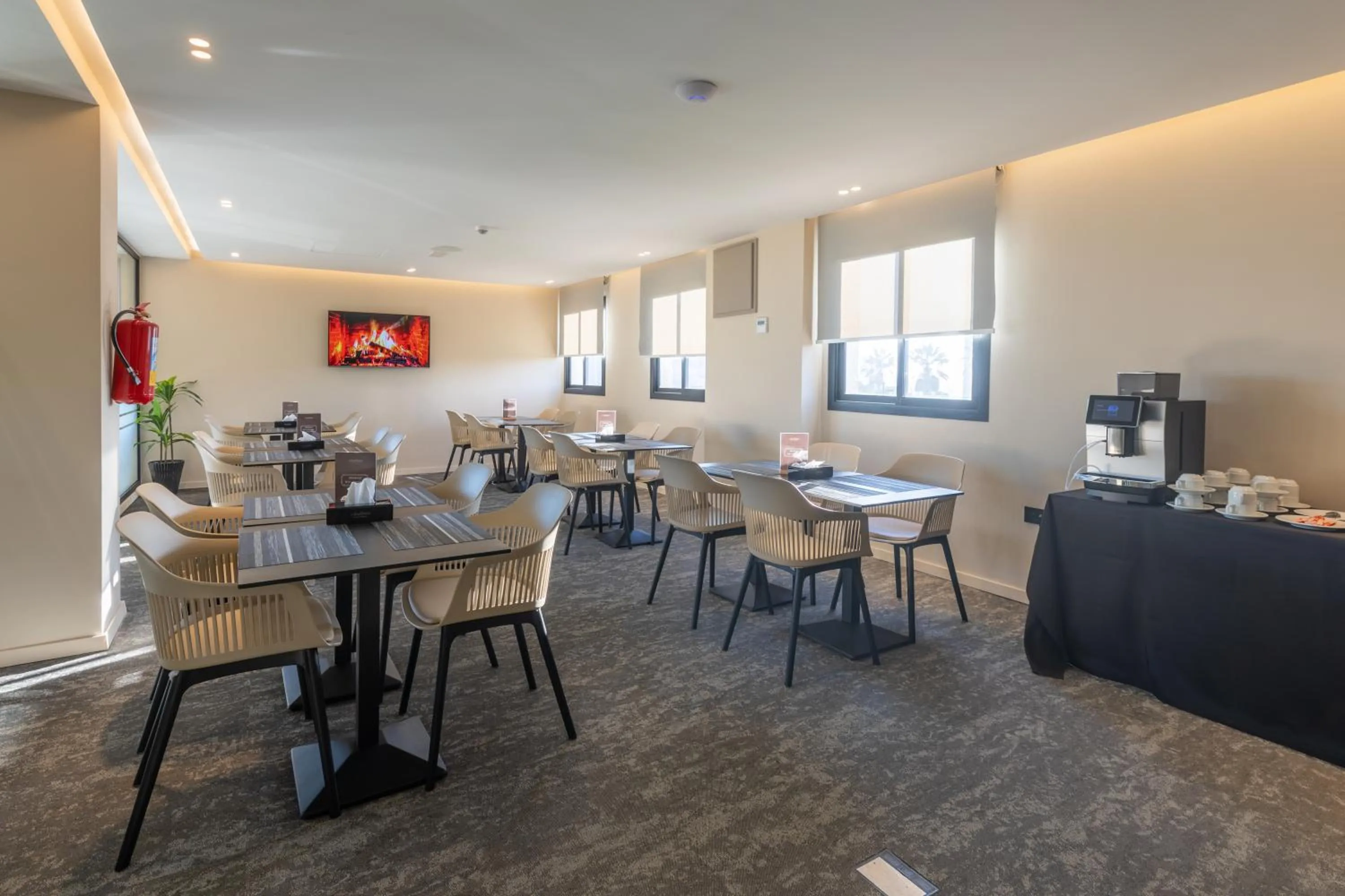 Restaurant/places to eat in Citadines Almaz Aparthotel Casablanca