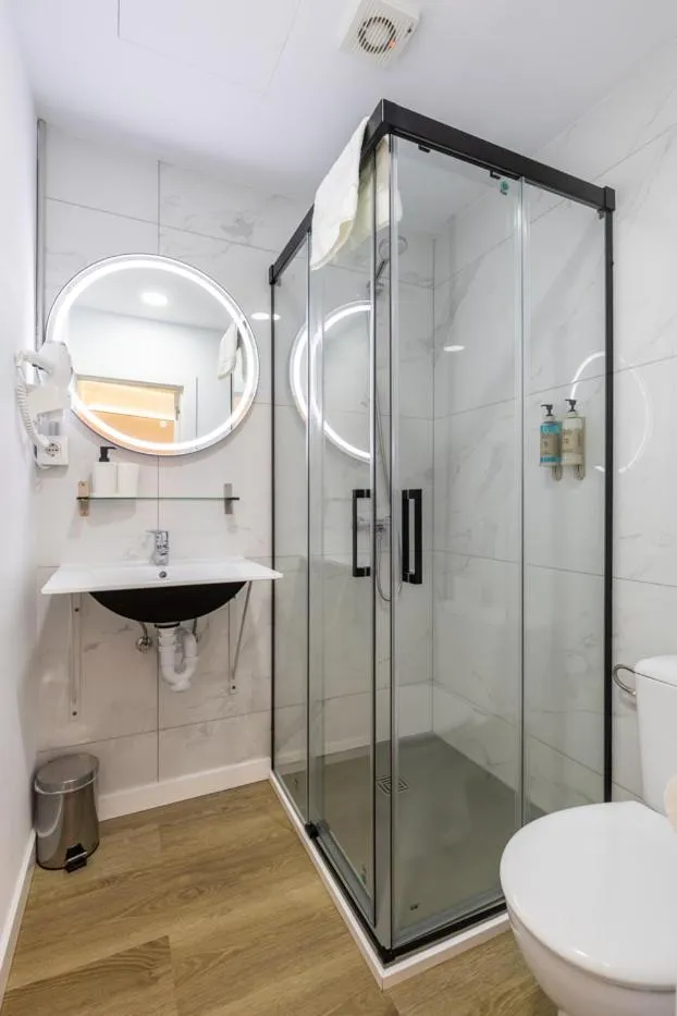 Shower in Regina Selfcheck-in Smart Rooms