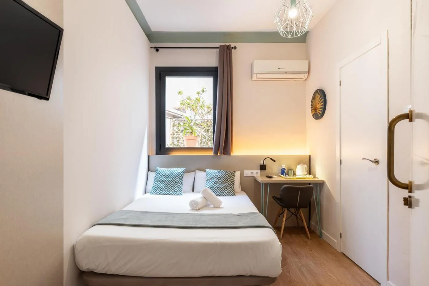 Bed in Regina Selfcheck-in Smart Rooms