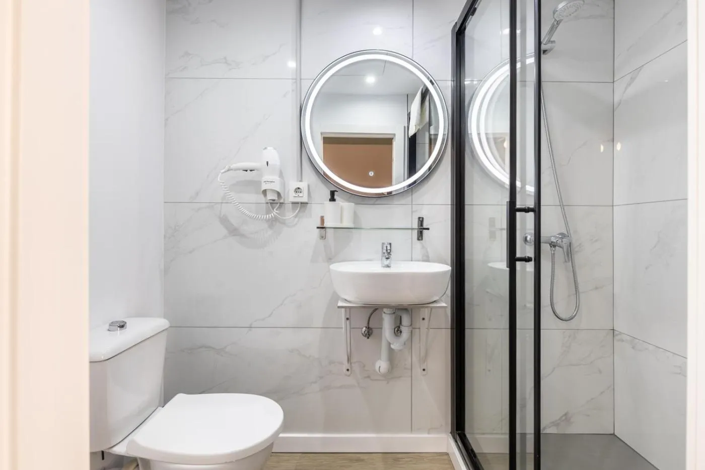 Shower in Regina Selfcheck-in Smart Rooms