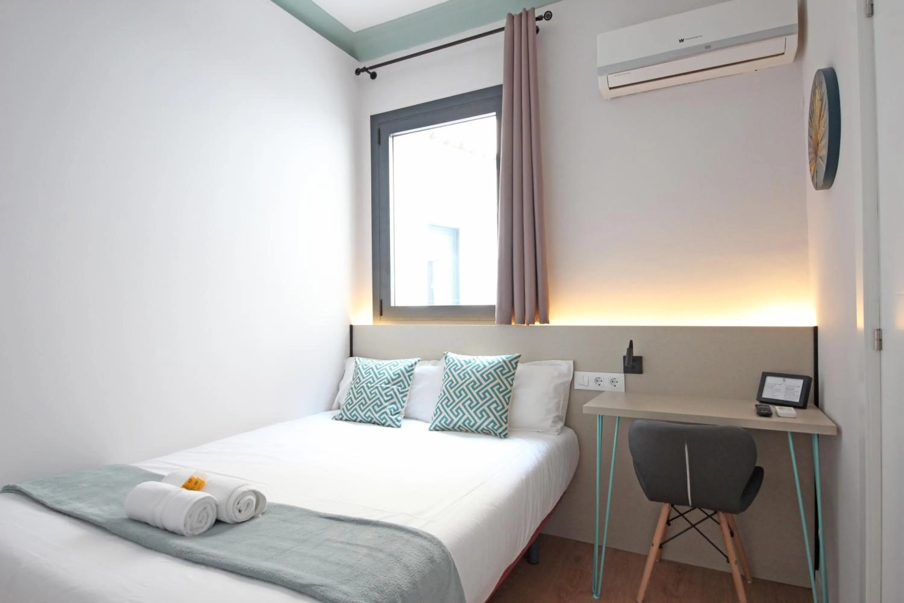 Bed in Regina Selfcheck-in Smart Rooms