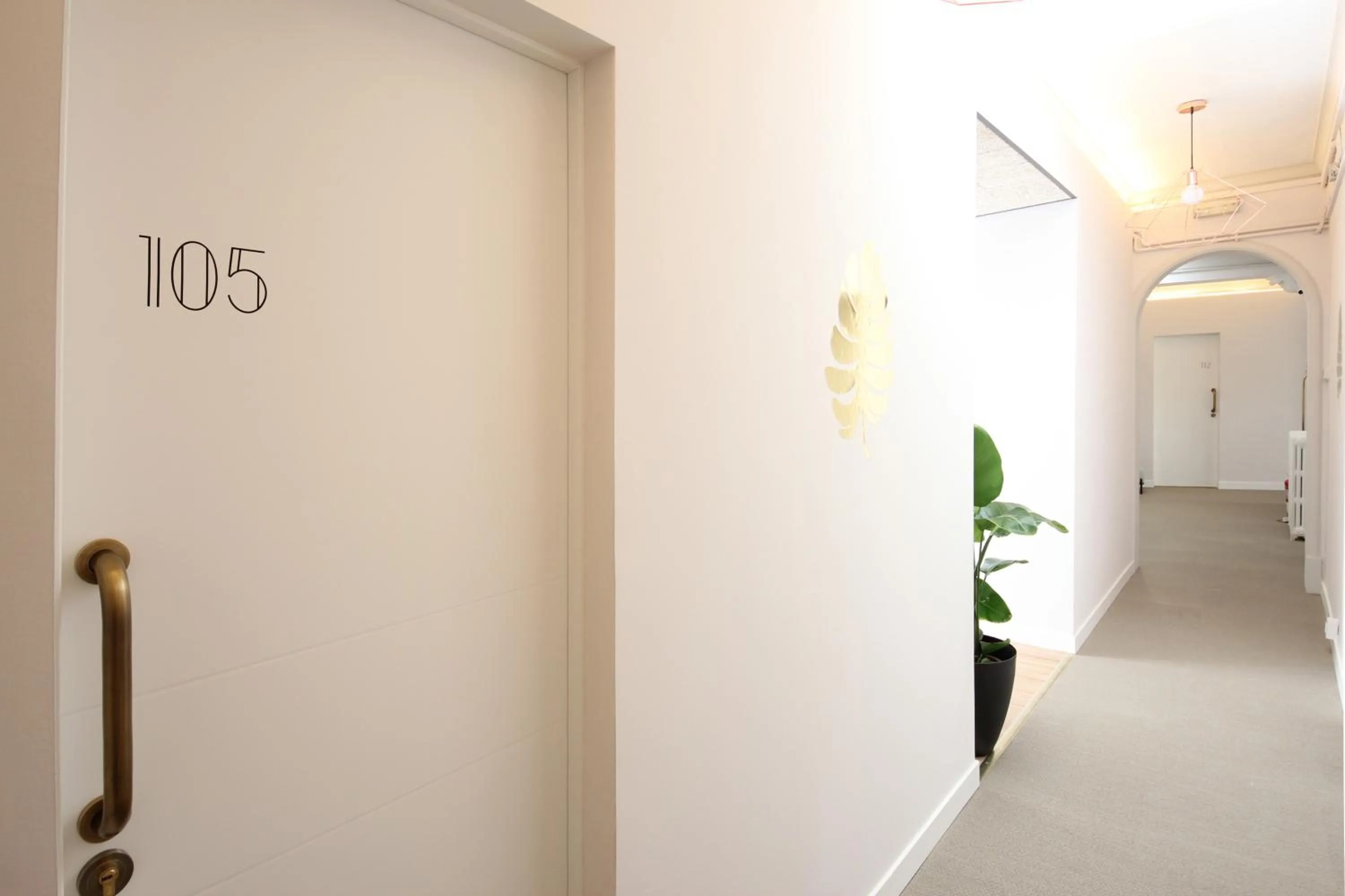 Property building in Regina Selfcheck-in Smart Rooms