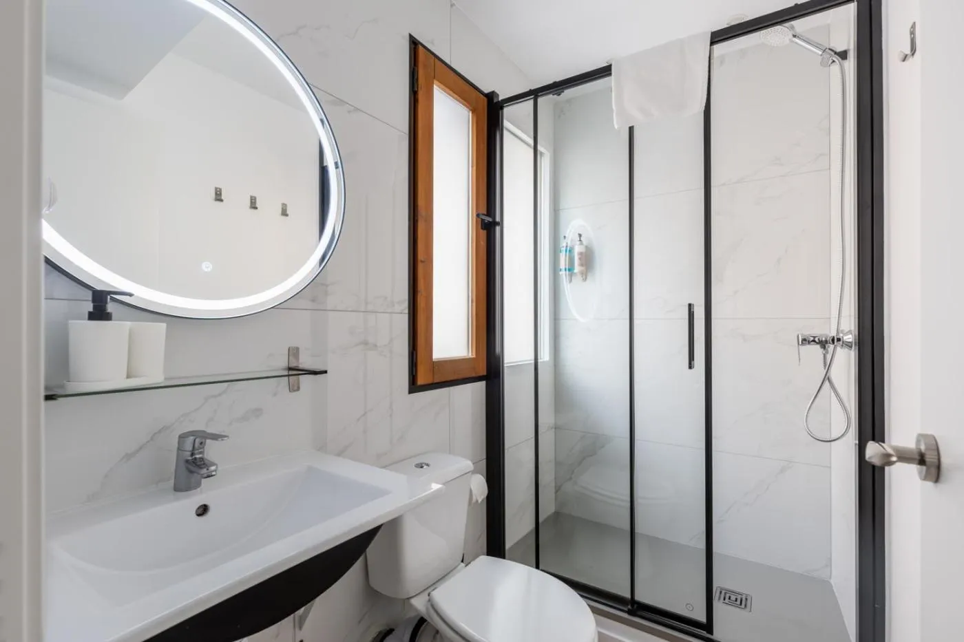 Shower in Regina Selfcheck-in Smart Rooms