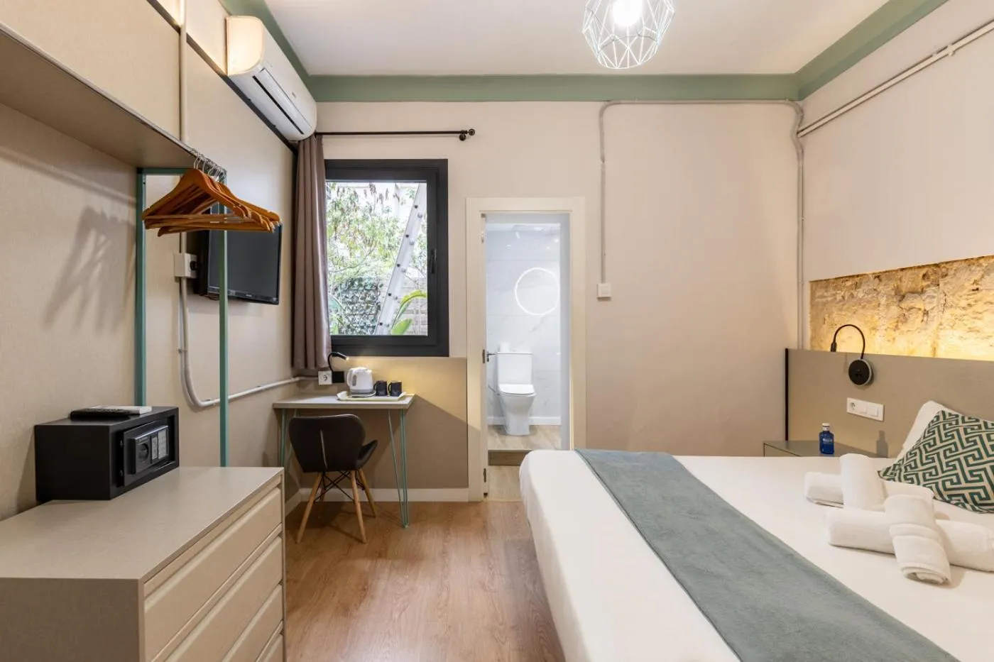 Bed in Regina Selfcheck-in Smart Rooms