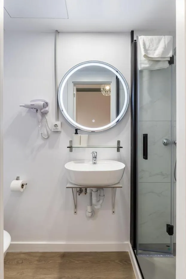 Regina Selfcheck-in Smart Rooms