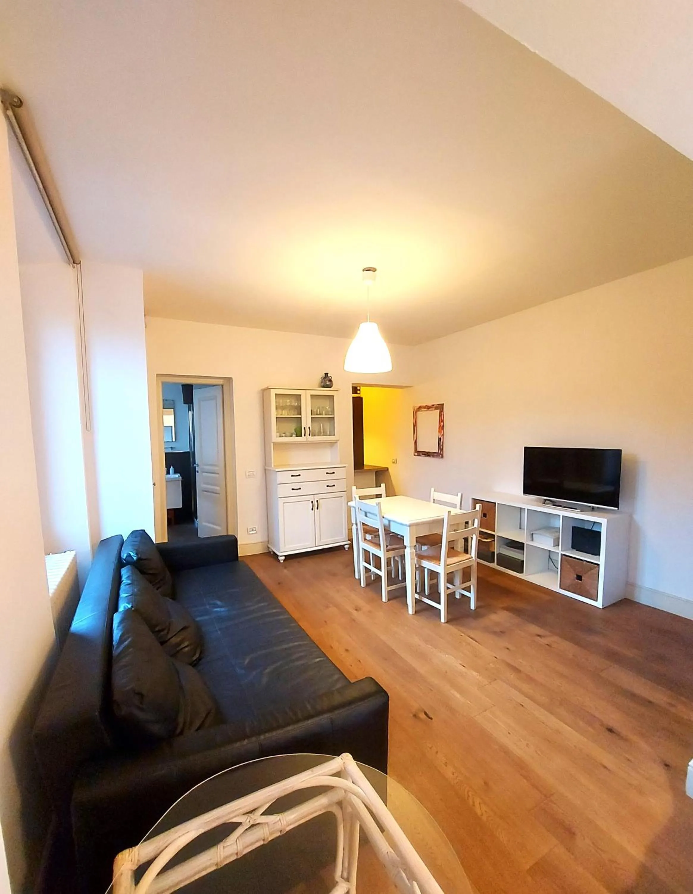 Leone Apartment