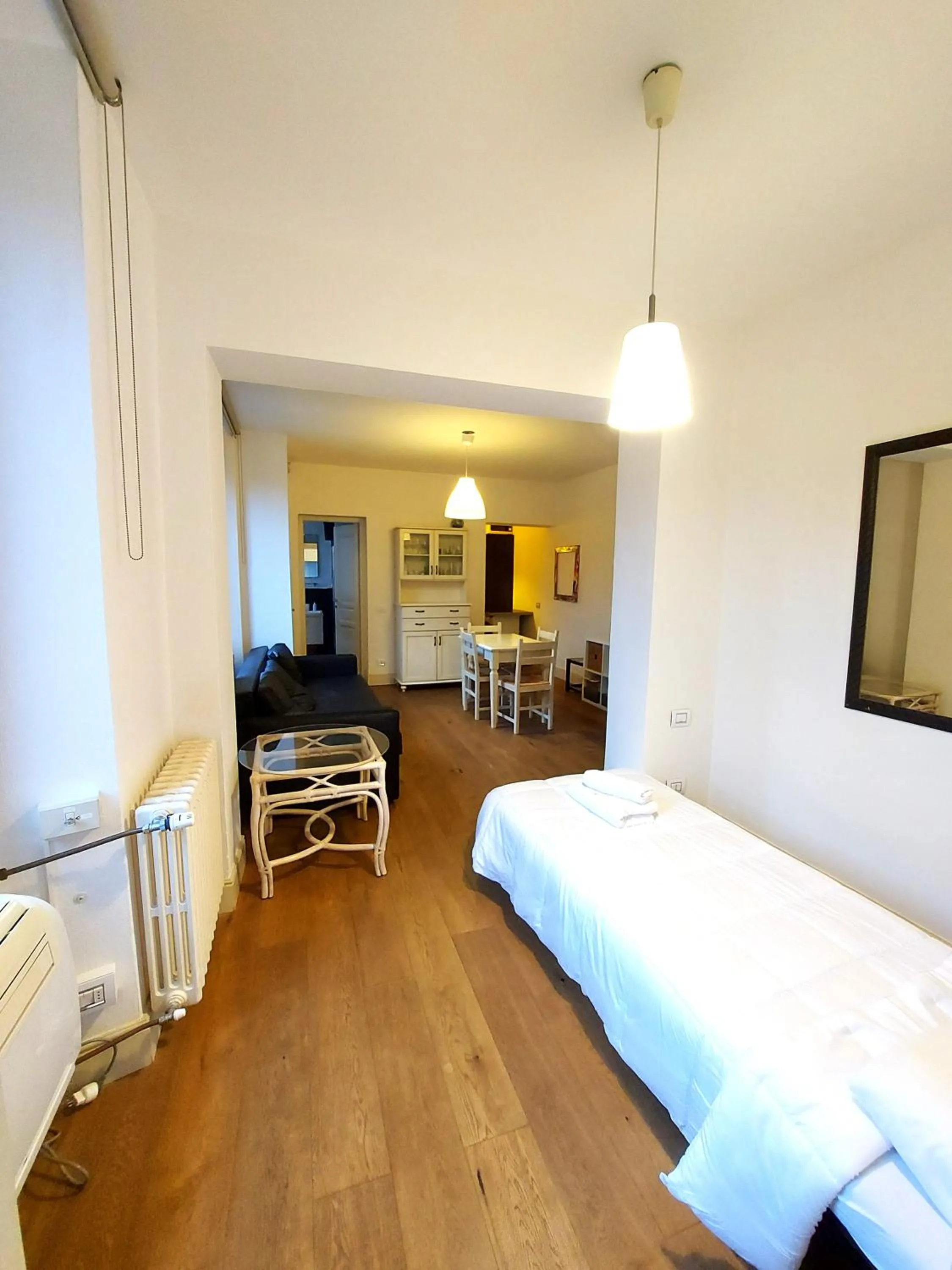 Leone Apartment