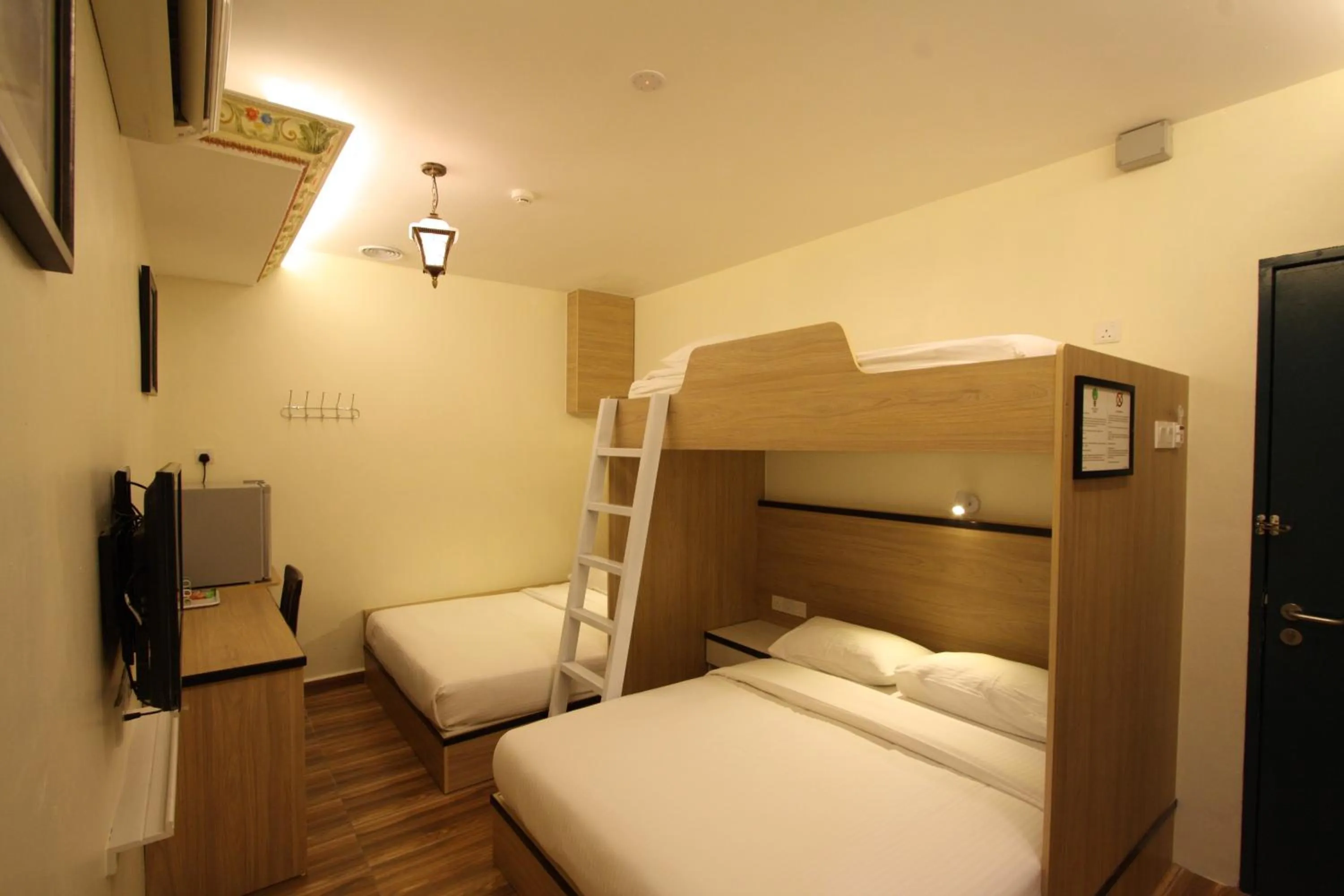 Photo of the whole room, Bed in Shamrock Guest House II