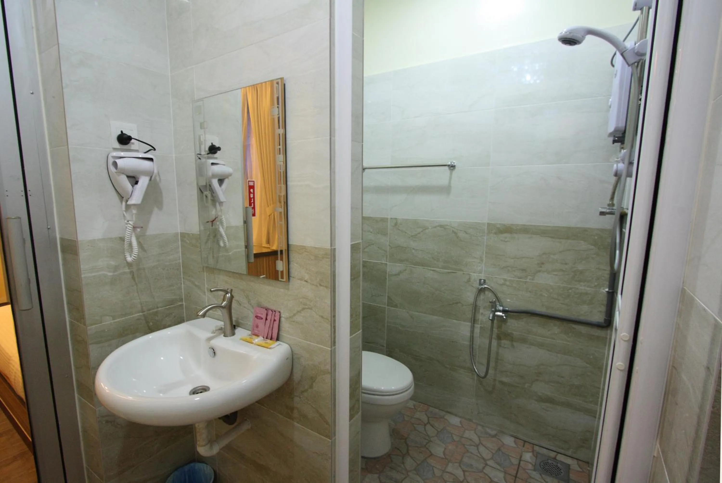 Bathroom in Shamrock Guest House II