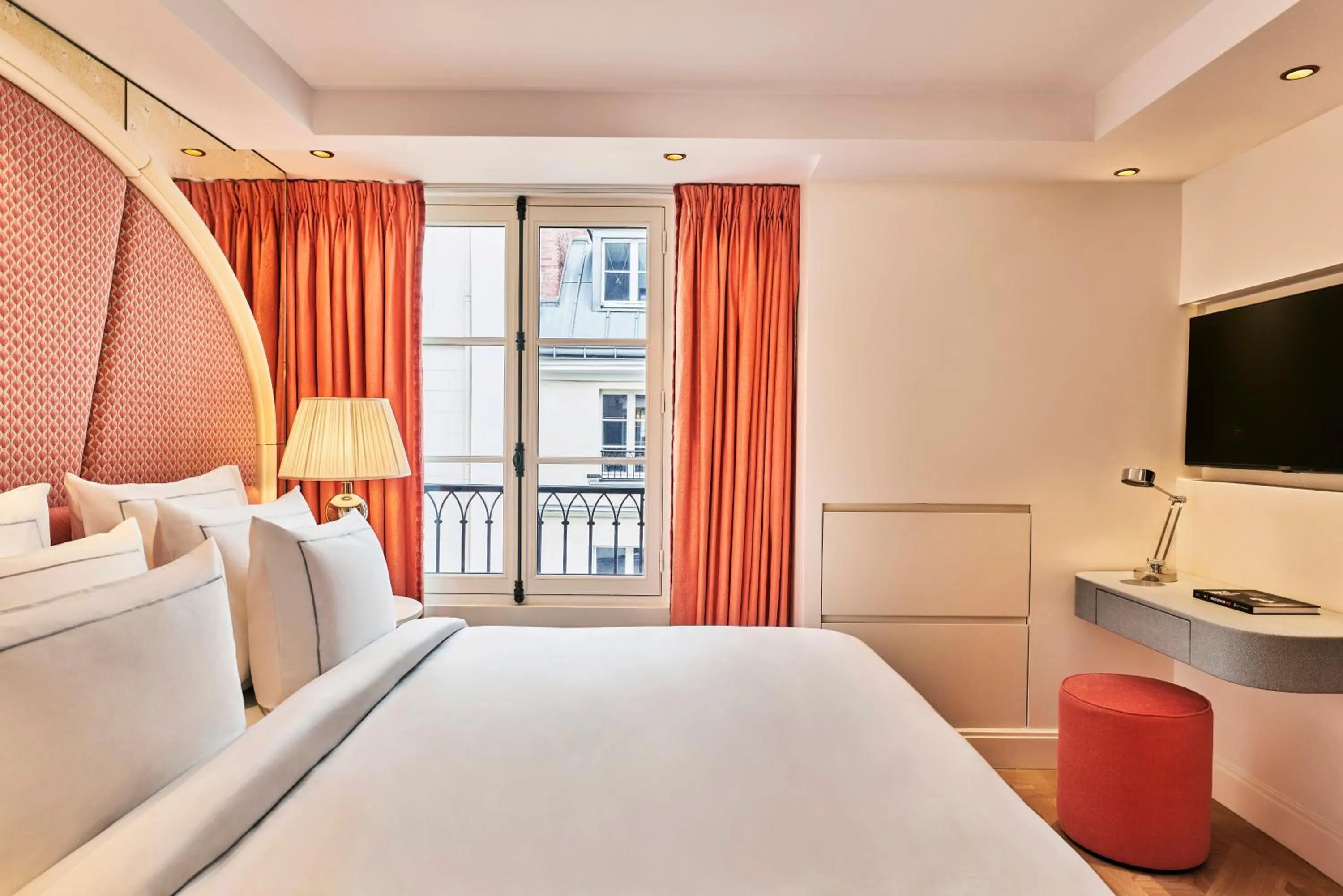 TV and multimedia, Bed in Maison Barrière Vendôme