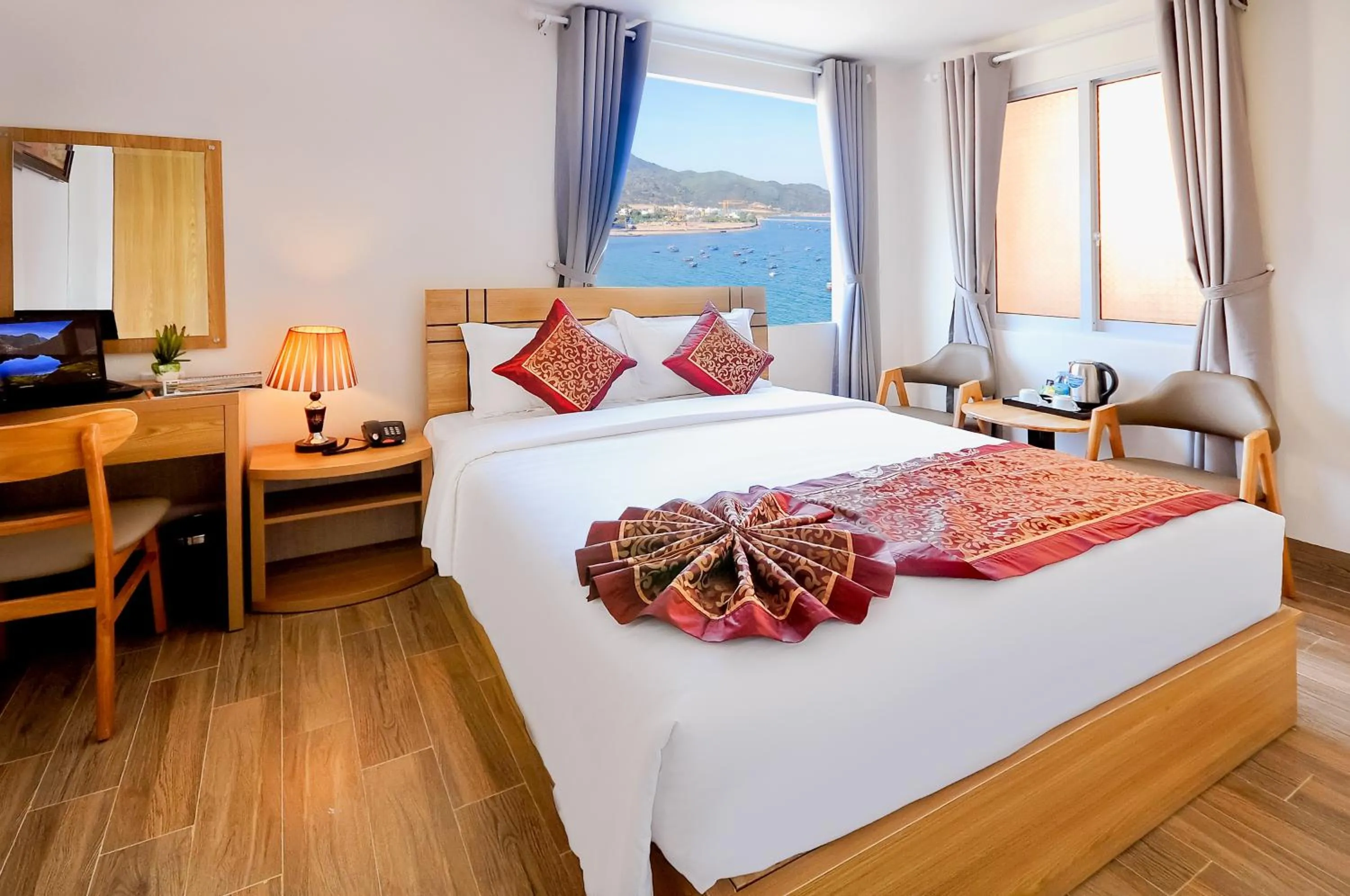 Bed in May Ngu Sac - Iridescent Clouds Hotel