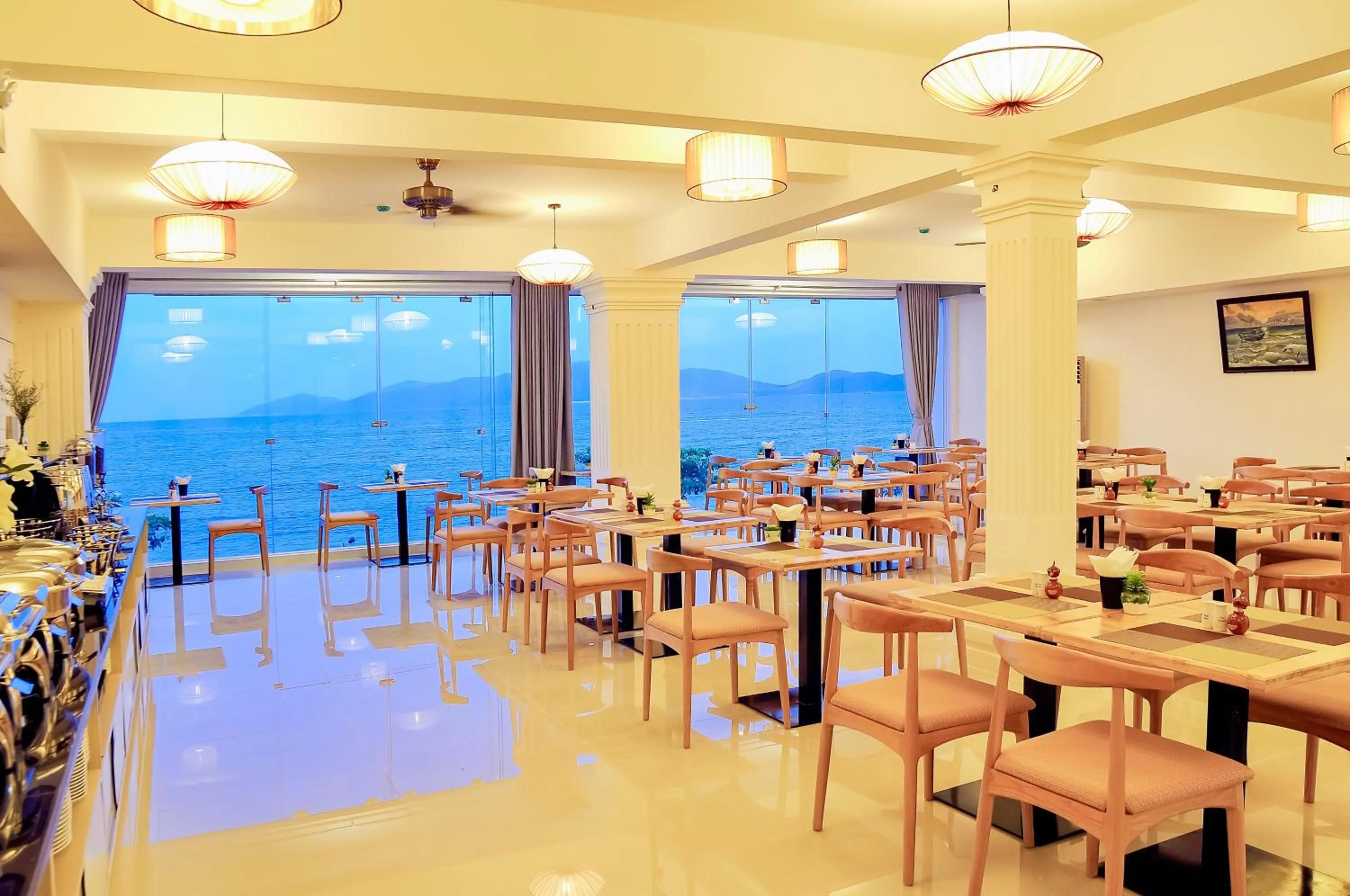 Restaurant/places to eat in May Ngu Sac - Iridescent Clouds Hotel