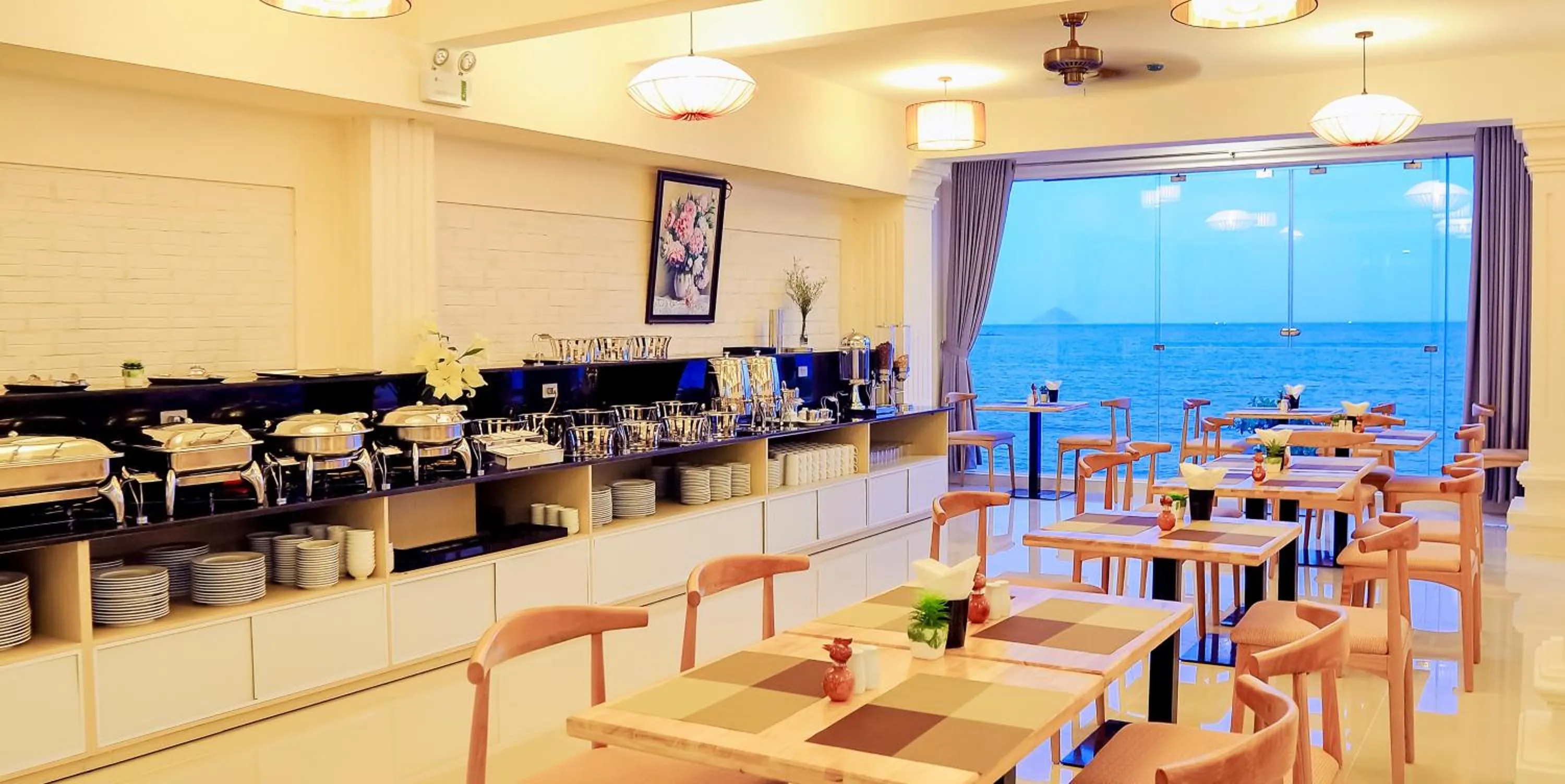 Restaurant/places to eat in May Ngu Sac - Iridescent Clouds Hotel