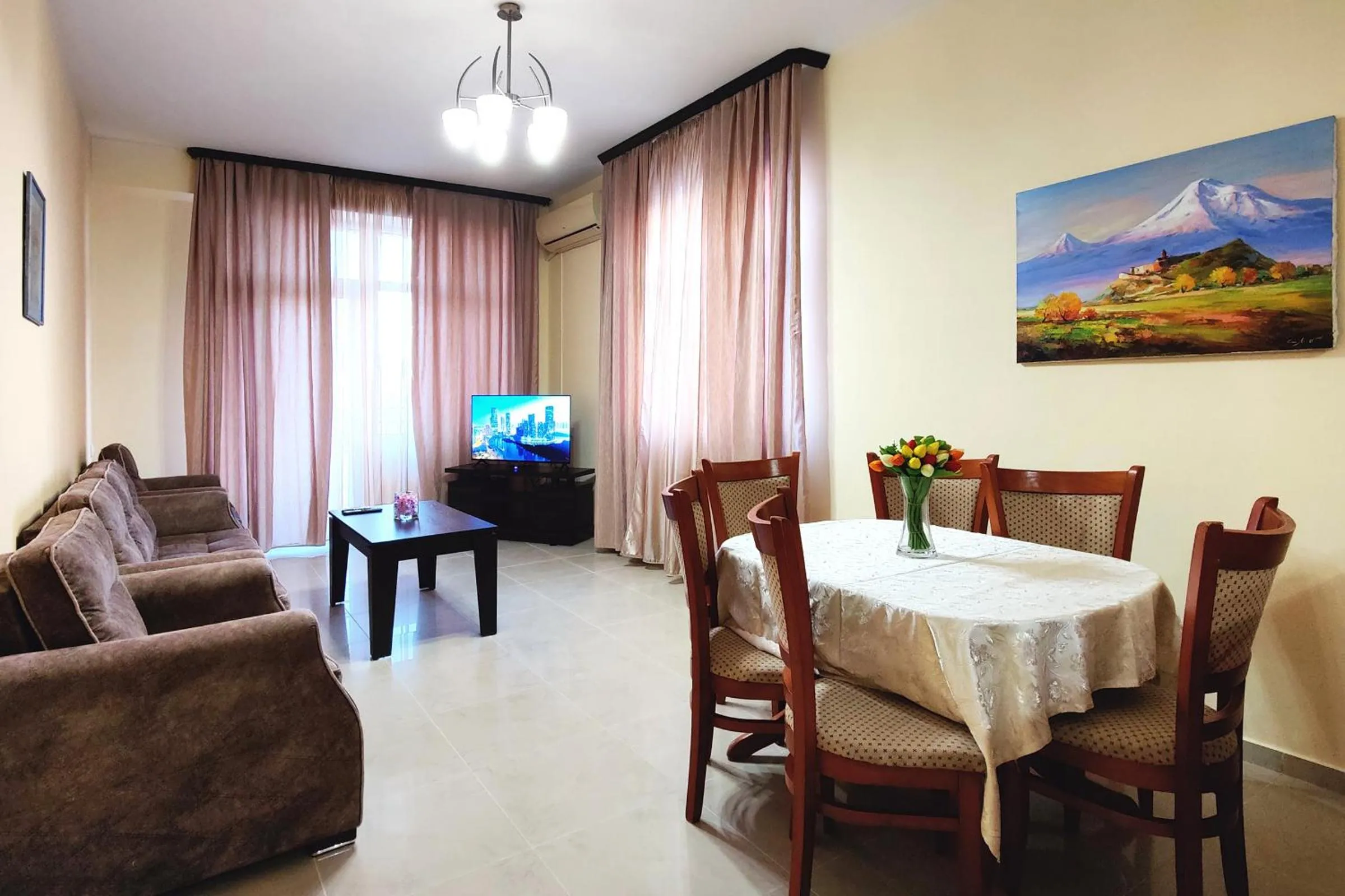 3 Bedroom Apartment in Homey Residence