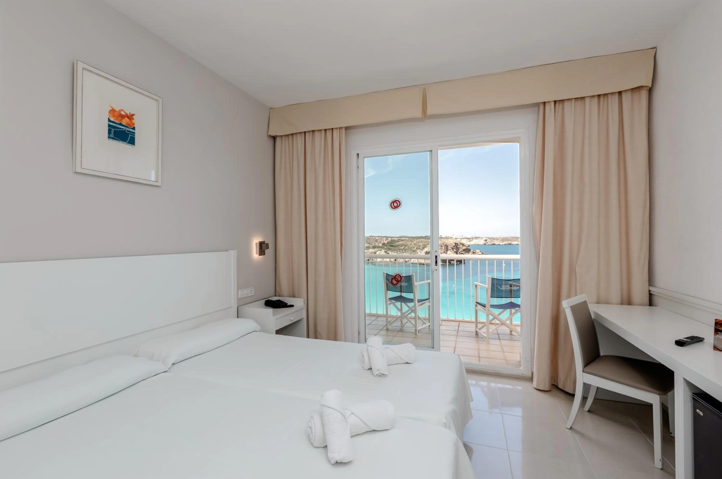 Sea view, Bed in Club Hotel Aguamarina