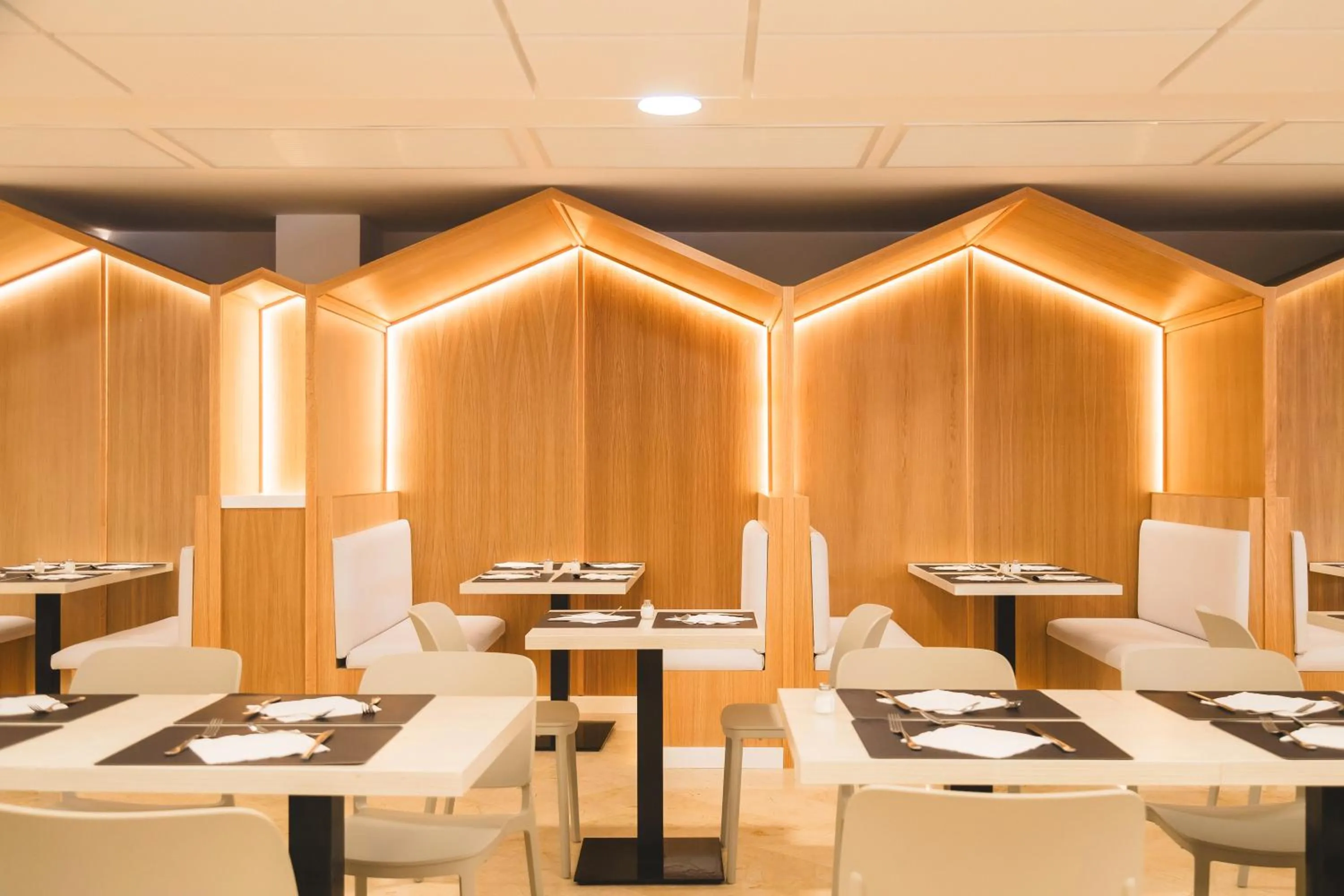 Restaurant/places to eat in Club Hotel Aguamarina