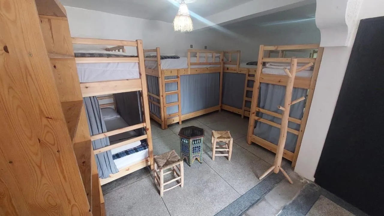 Bed in 10-Bed Mixed Dormitory Room in Habibi Hostel