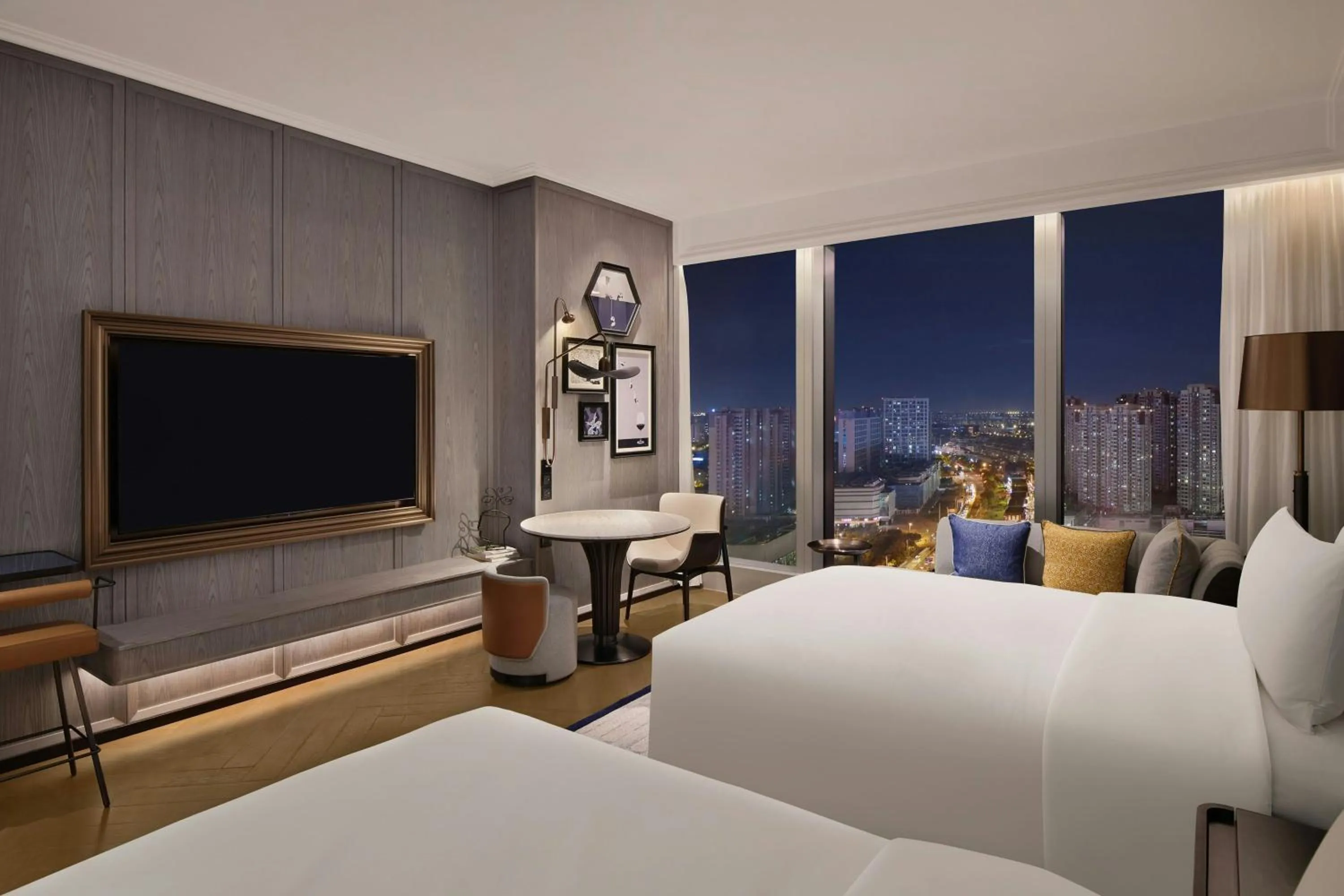 Photo of the whole room, Bed in Le Meridien Nantong