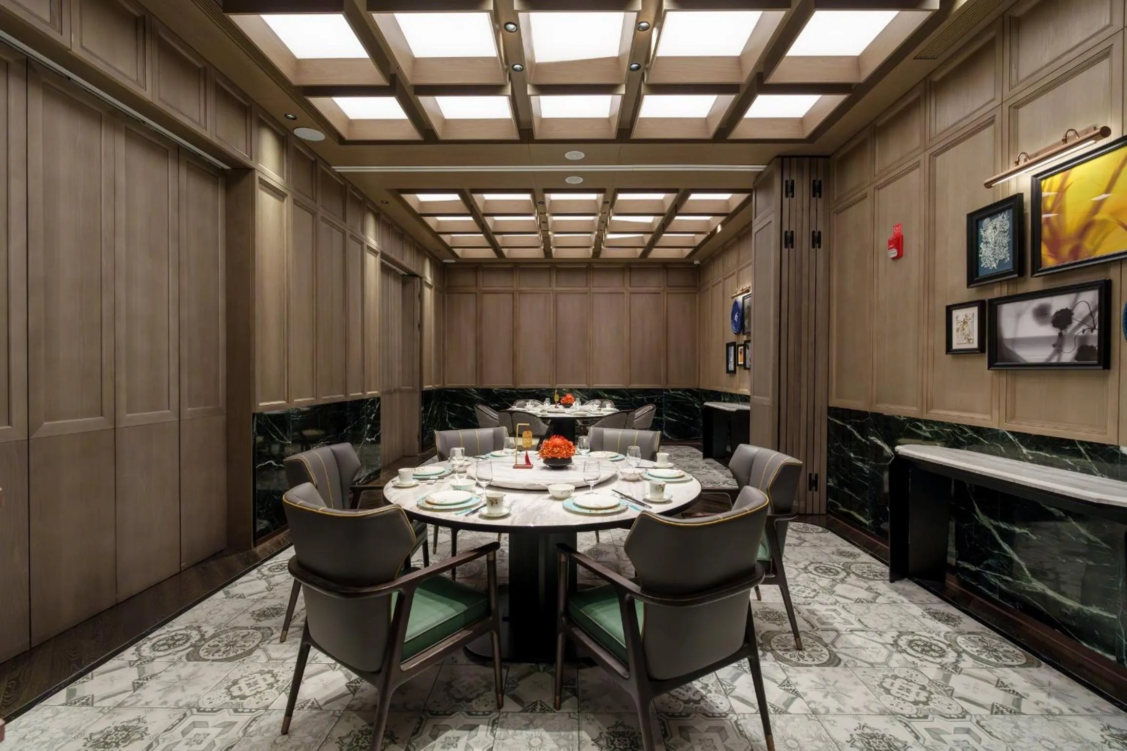 Restaurant/places to eat in Le Meridien Nantong